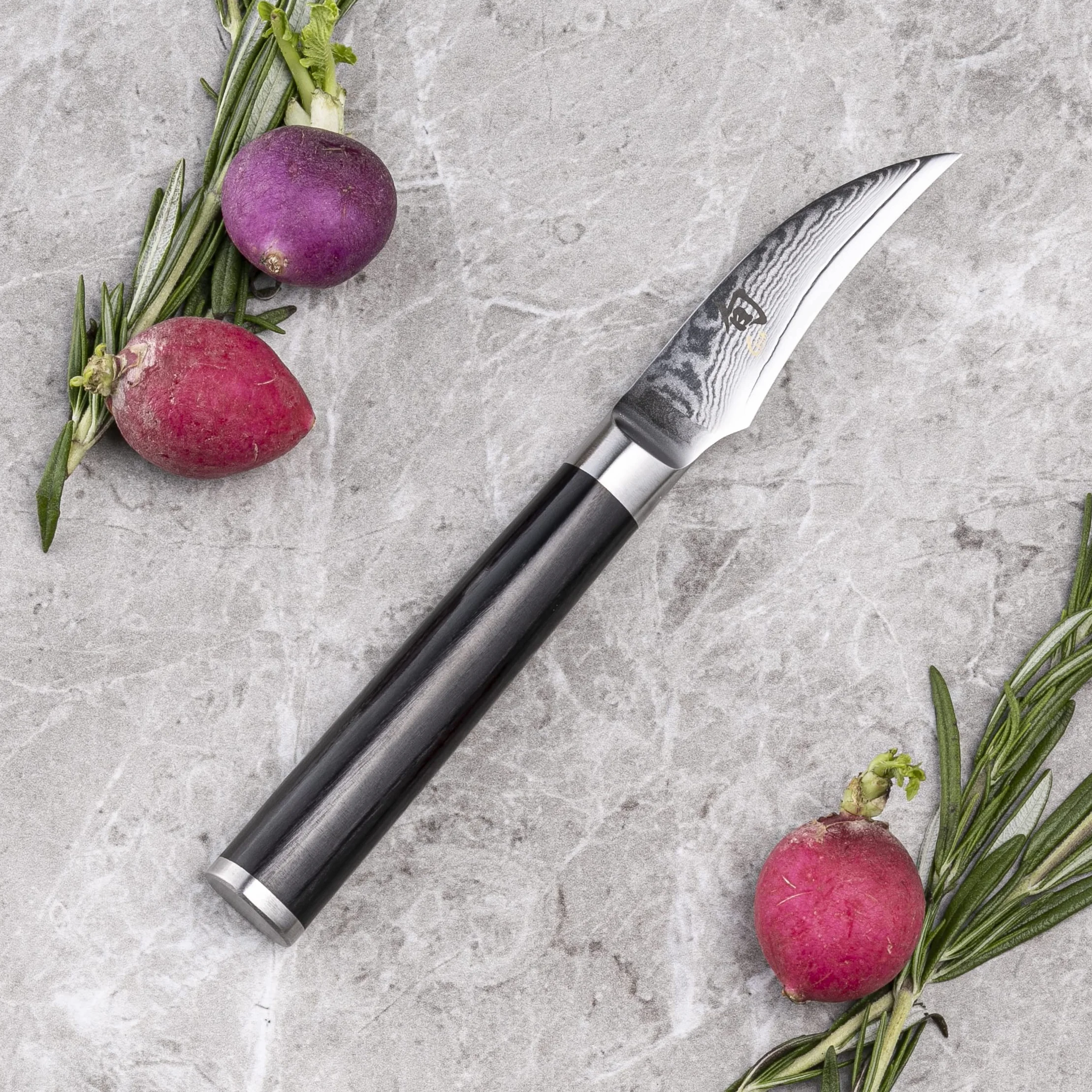 KAI Shun Classic japoński nóż do obierania 6,5 cm długość ostrza – nóż ze stali damasceńskiej 32 warstwy rdzenia VG MAX – 61 (±1) HRC – uchwyt z drewna pakka – wyprodukowano w Japonii – nóż turniejowy