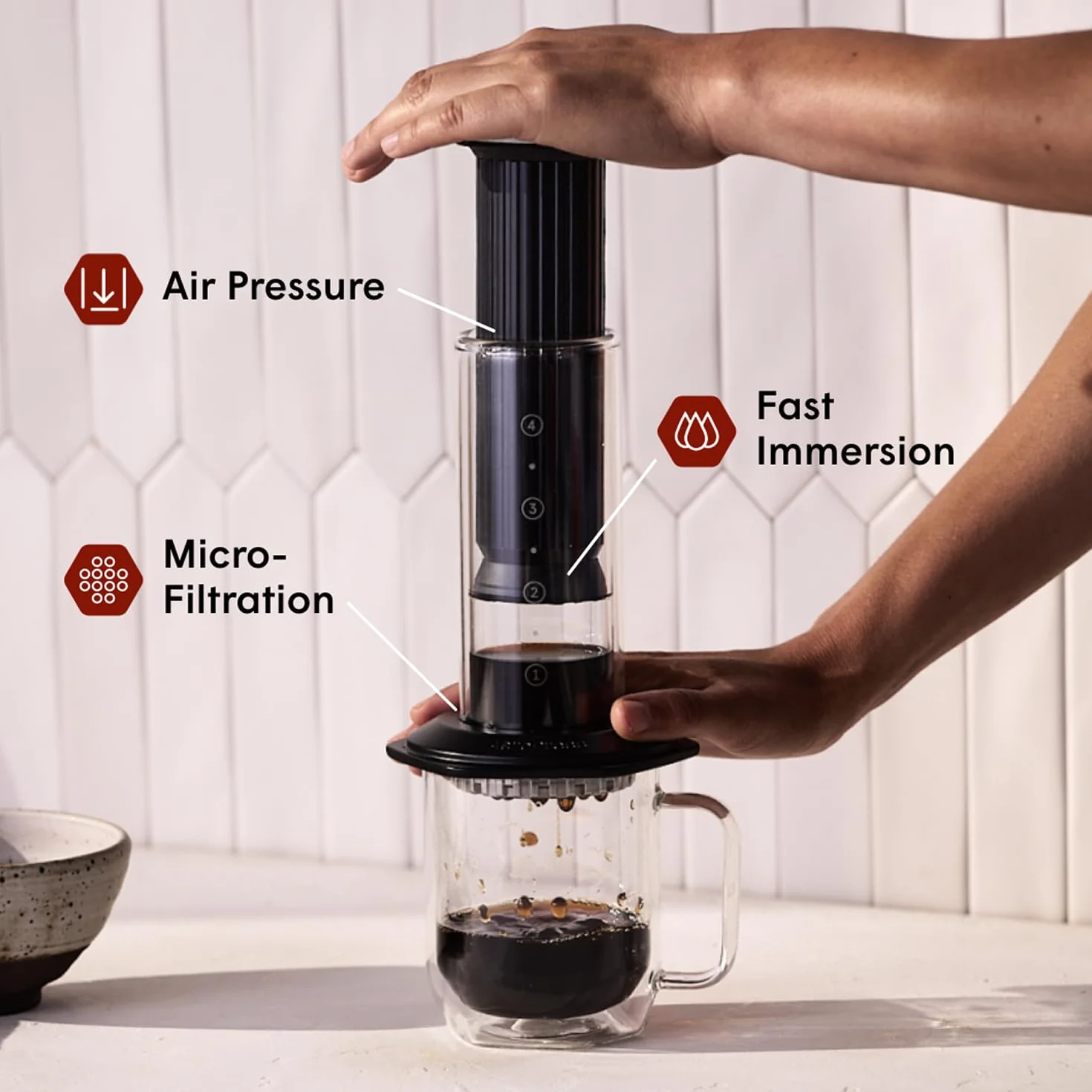 AeroPress Double Wall Glass Coffee Mug Szklanki z Podwójnymi Ściankami z Borokrzemowego Szkła. Przezroczyste Kubki z Uchwytami, Szeroką Podstawą, Grubym Szkłem – zaprojektowane do parzenia z AeroPress