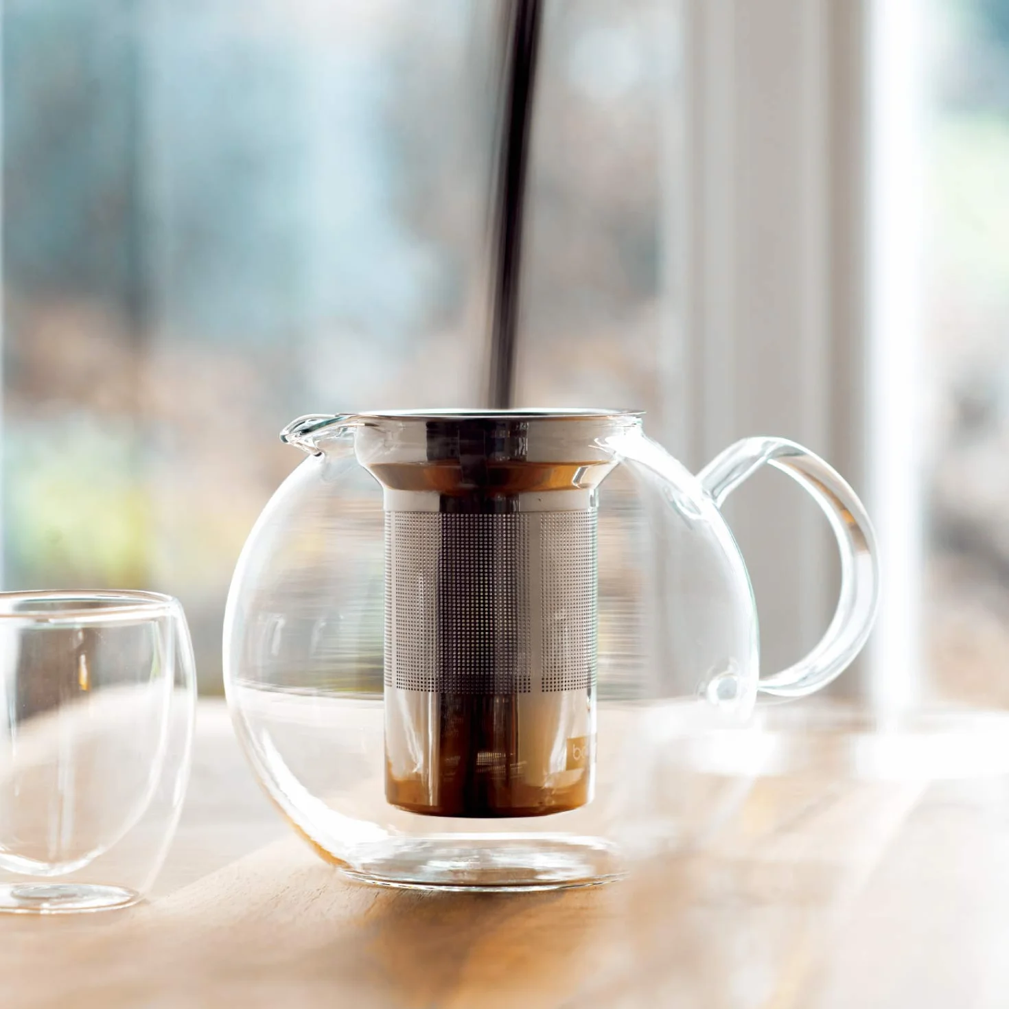 Bodum 1801-16 ASSAM prasa do herbaty, filtr stały, szklany uchwyt, 1,0 l/963.9 g - czarny/przezroczysty, stal nierdzewna