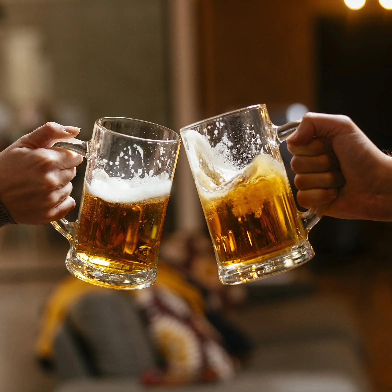 COKTIK 8-pak ciężkich dużych szklanek do piwa z uchwytem - 414 ml szklane kule, klasyczny zestaw szklanek do piwa