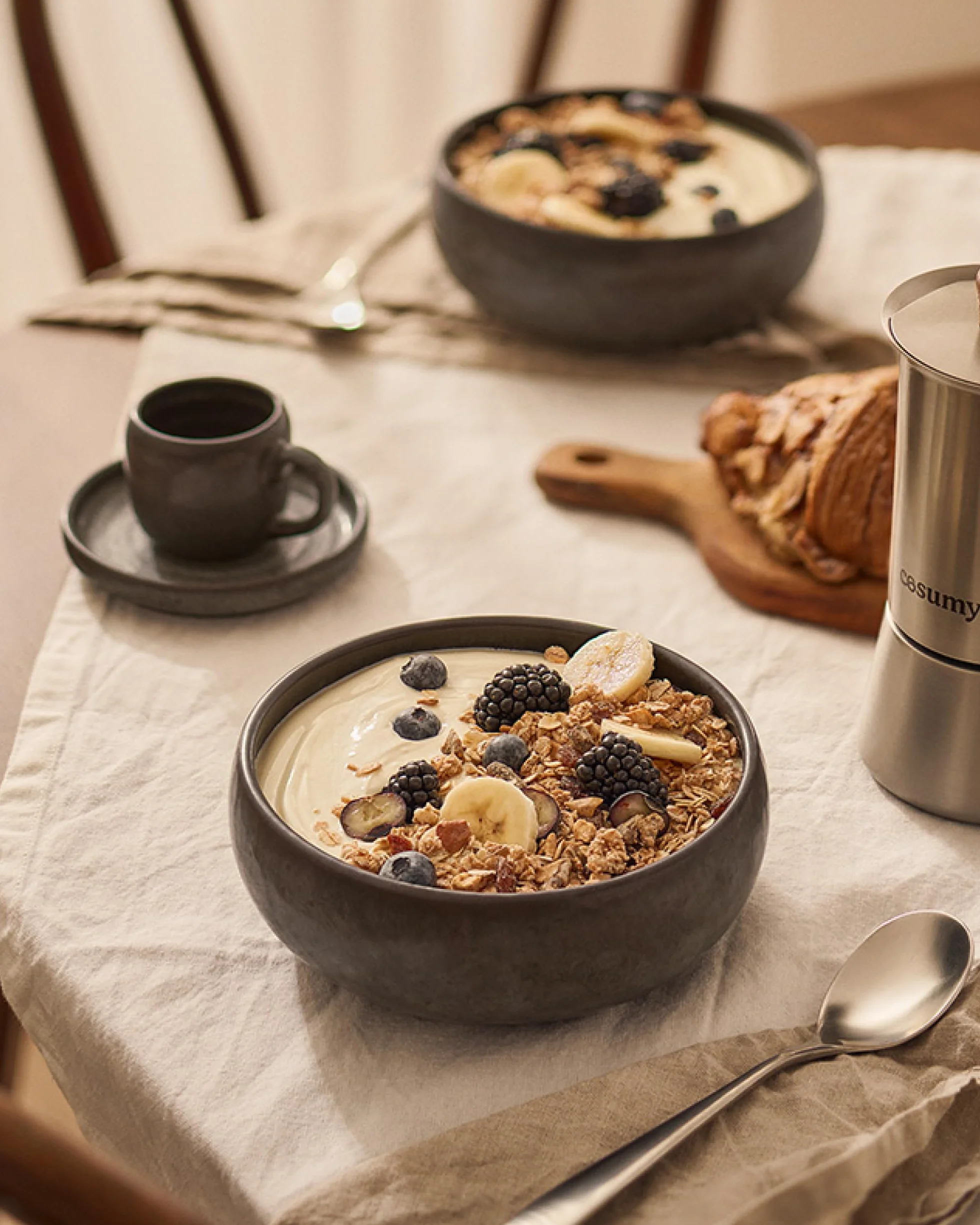 Cosumy Zestaw Misek Ceramicznych 4 Szt. 750 ml – Klasyczne Czarne Miski Śniadaniowe i do Zupy – Zestaw Misek dla 4 Osób do Codziennego Użytku – Do Mikrofalówki i Zmywarki