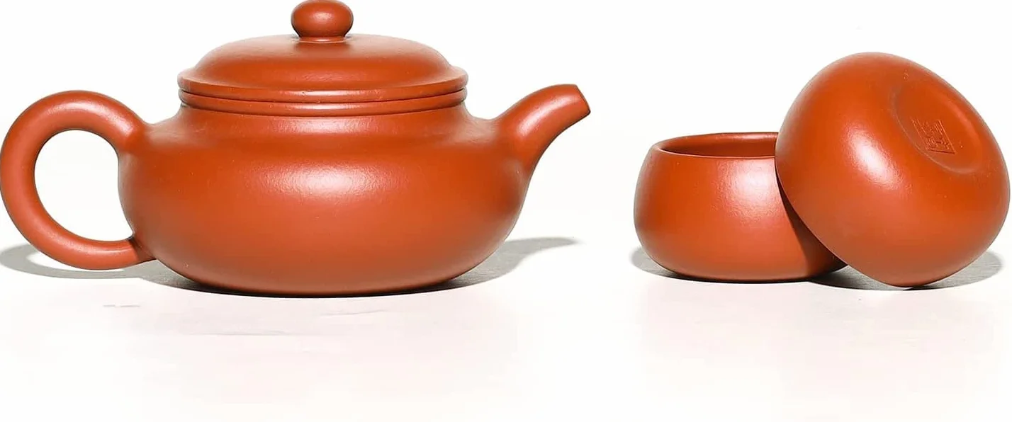 Delikatny ręcznie wykonany zestaw czajniczek Zisha, fioletowy gliniany dzbanek do herbaty 255 ml z 2 filiżankami, chiński zaparzacz Kungfu herbata liściasta (Fanggu)