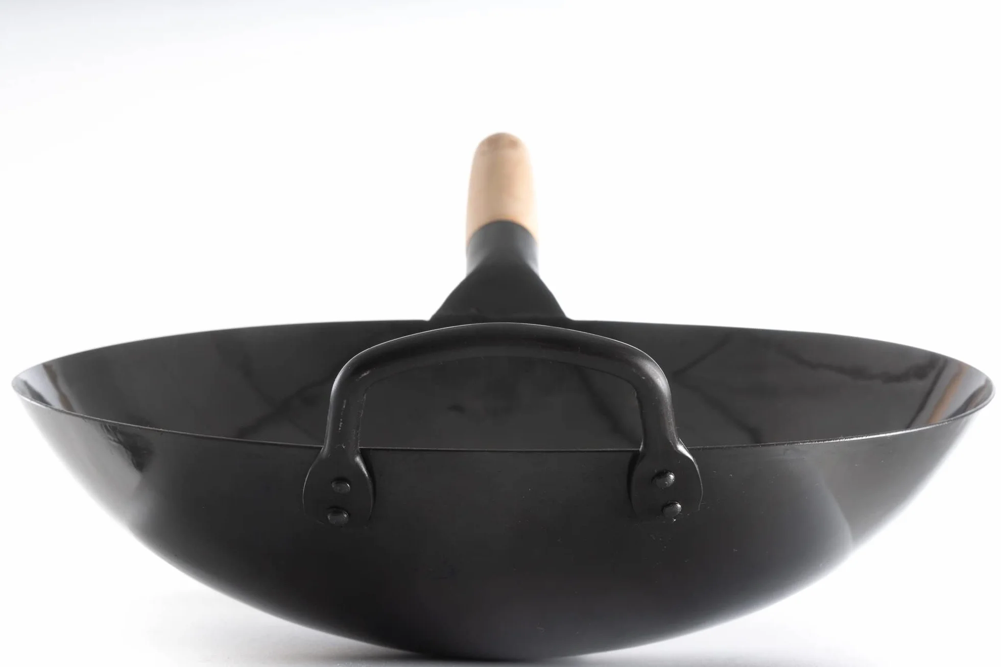 Craft Wok Black13 wstępnie sezonowany ręcznie młotkowany wok ze stali węglowej z drewnianym i stalowym uchwytem pomocniczym (33 cm, okrągłe dno)