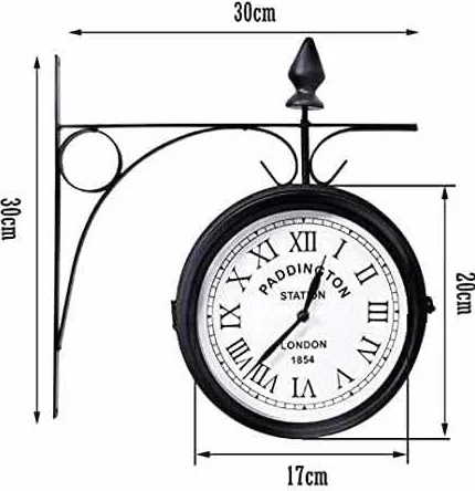 Dwustronny zegar ścienny z antycznym wspornikiem i metalicznym wykończeniem do użytku wewnątrz i na zewnątrz
