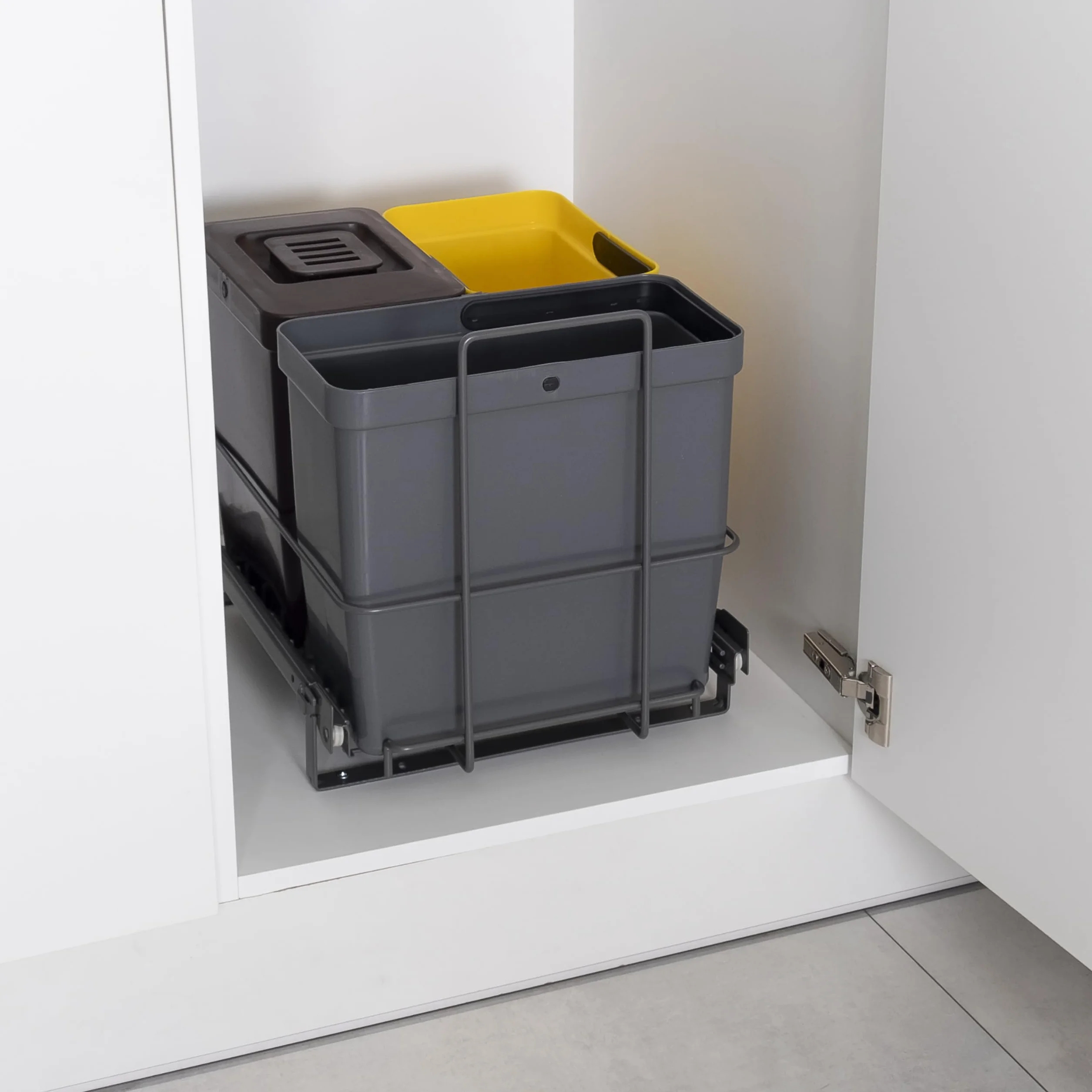 LM 64/3a kosz na śmieci do zabudowy, wysuwany, z 3 koszami na śmieci (1 x 11 l, 2 x 8 l) w kolorach antracytowo-szarym, żółtym, brązowym – Trio system segregacji śmieci do kuchni, szafki pod umywalkę