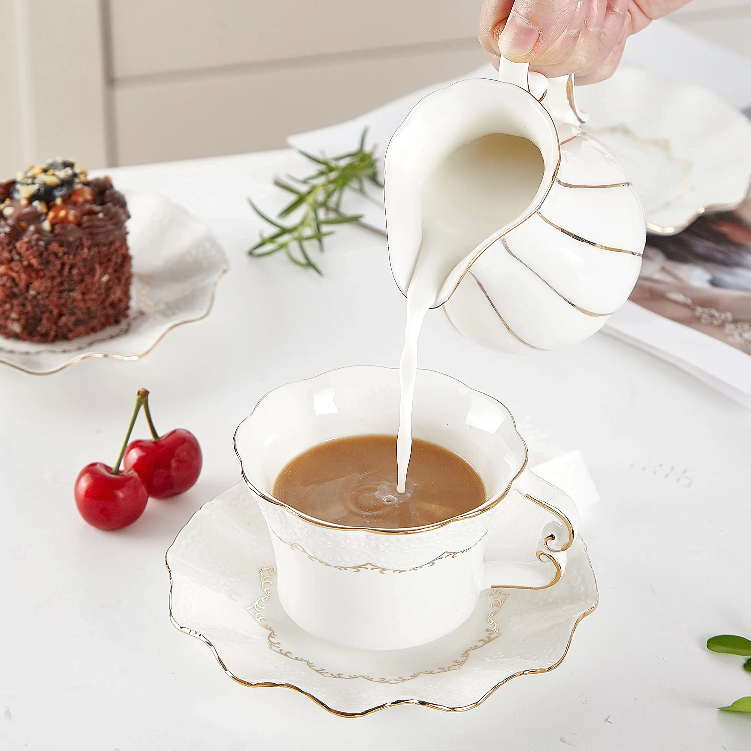DUJUST Zestaw 6 filiżanek do herbaty i spodków (220 ml), luksusowy, do herbaty, ze złotym wykończeniem, czarny, do kawy, z metalowym stojakiem, brytyjska porcelana, na przyjęcie herbaciane, czarne