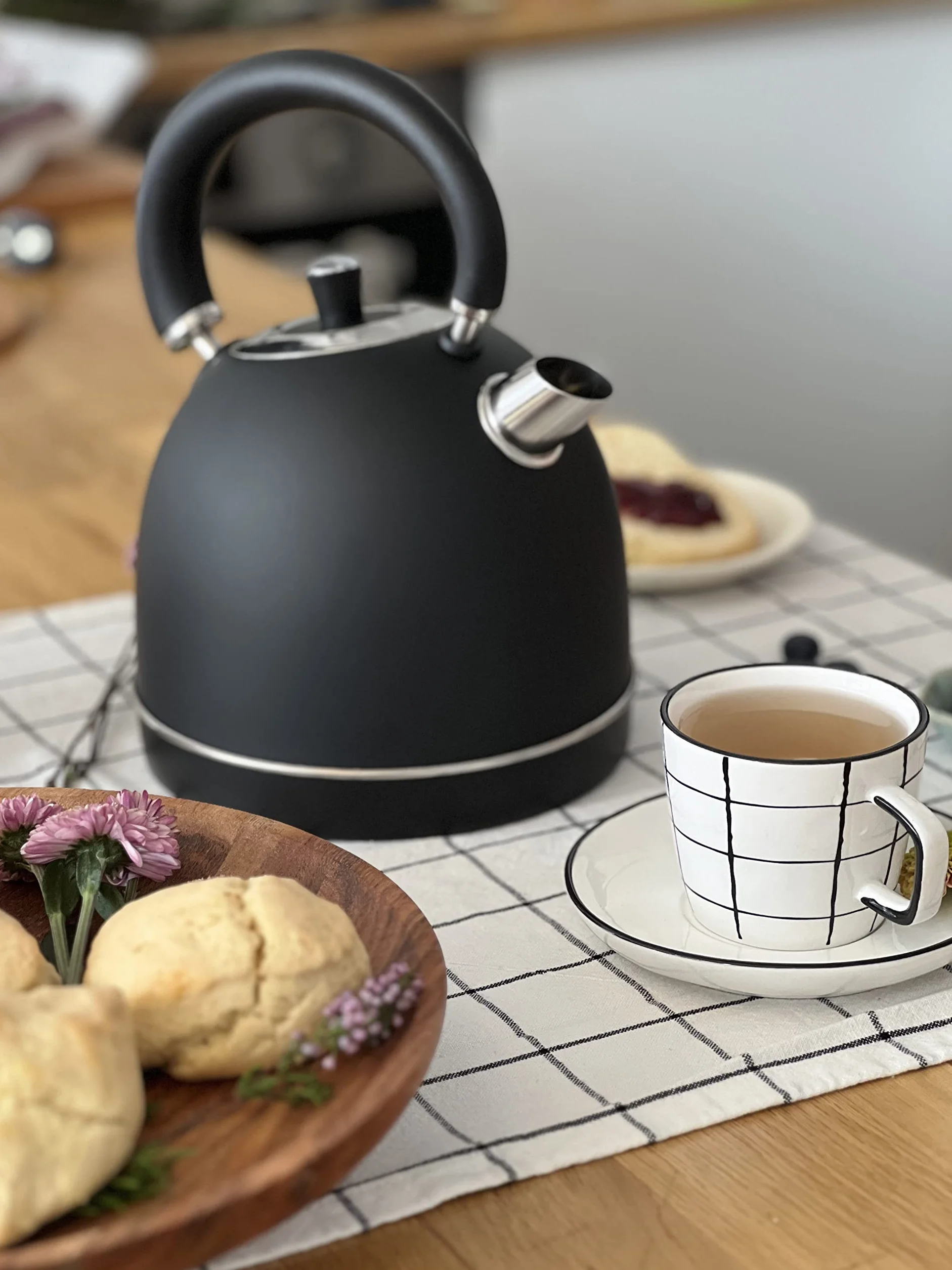 Mellerware - Czajnik elektryczny Inox Spring! 2200W | Wskaźnik poziomu wody | 0-100 ° C Szybkie nagrzewanie <3 min 1.8L | Baza 360º | Bez BPA | Elegancki zestaw do herbaty | Czarny