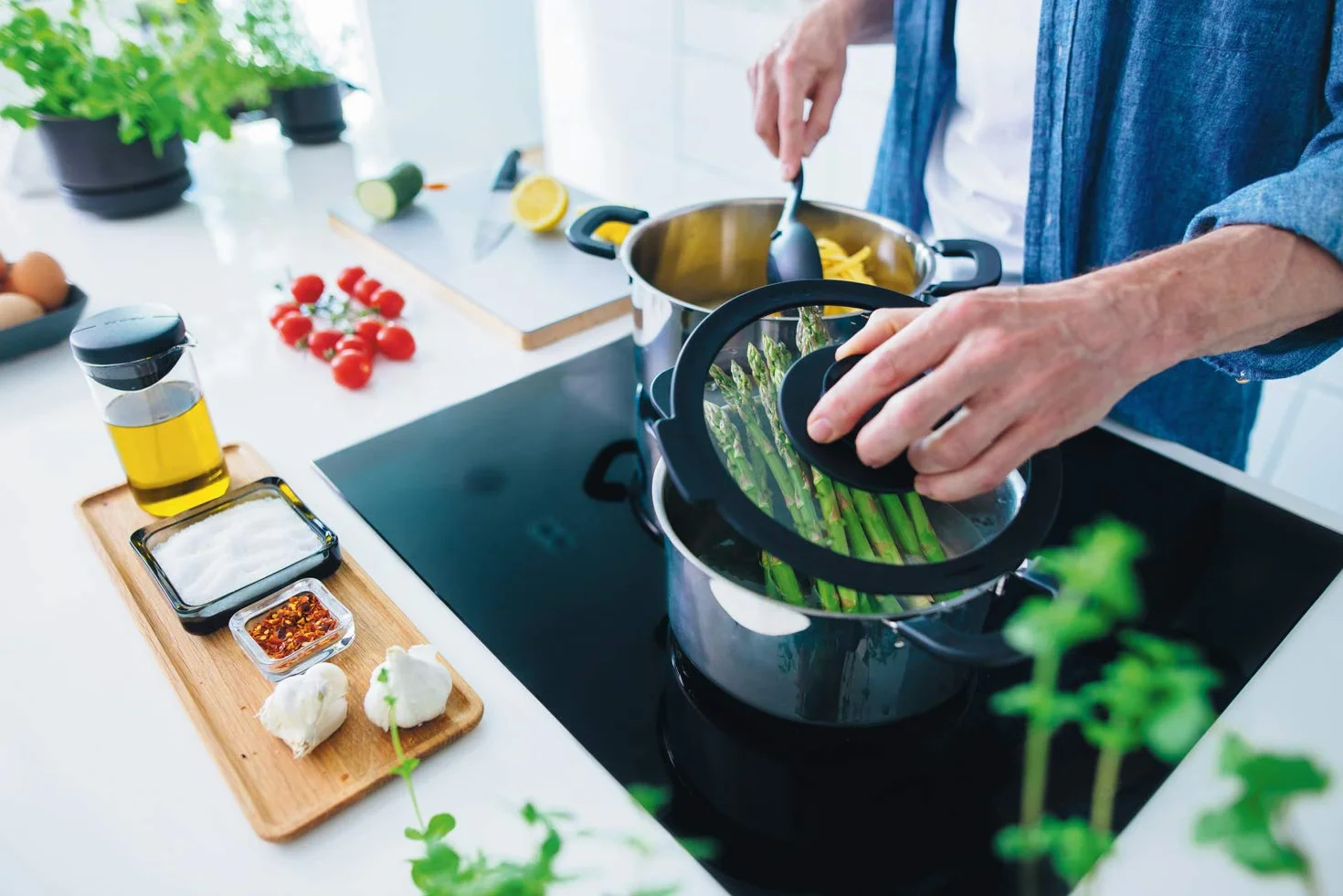Fiskars Garnek z pokrywką, Pojemność: 5,0 l, Functional Form, Odpowiedni do wszystkich rodzajów płyt kuchennych, Stal nierdzewna/tworzywo sztuczne, 1026578