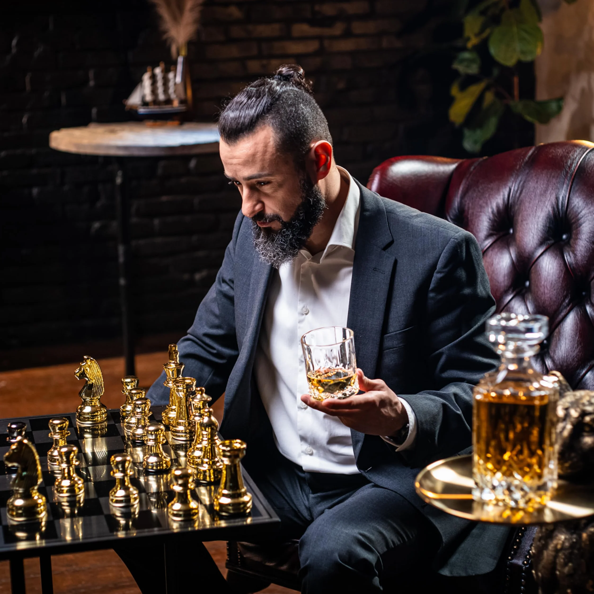 WHISISKEY Zestaw Szklanki do Whisky - Zestaw Prezentowy Whisky - Szklanek do Whiskey - Prezenty dla Mężczyzn - Pudełko Prezentowe, 2 Szklanki na Whisky 310ML, 8 Kamienie do Whisky, Akcesoria
