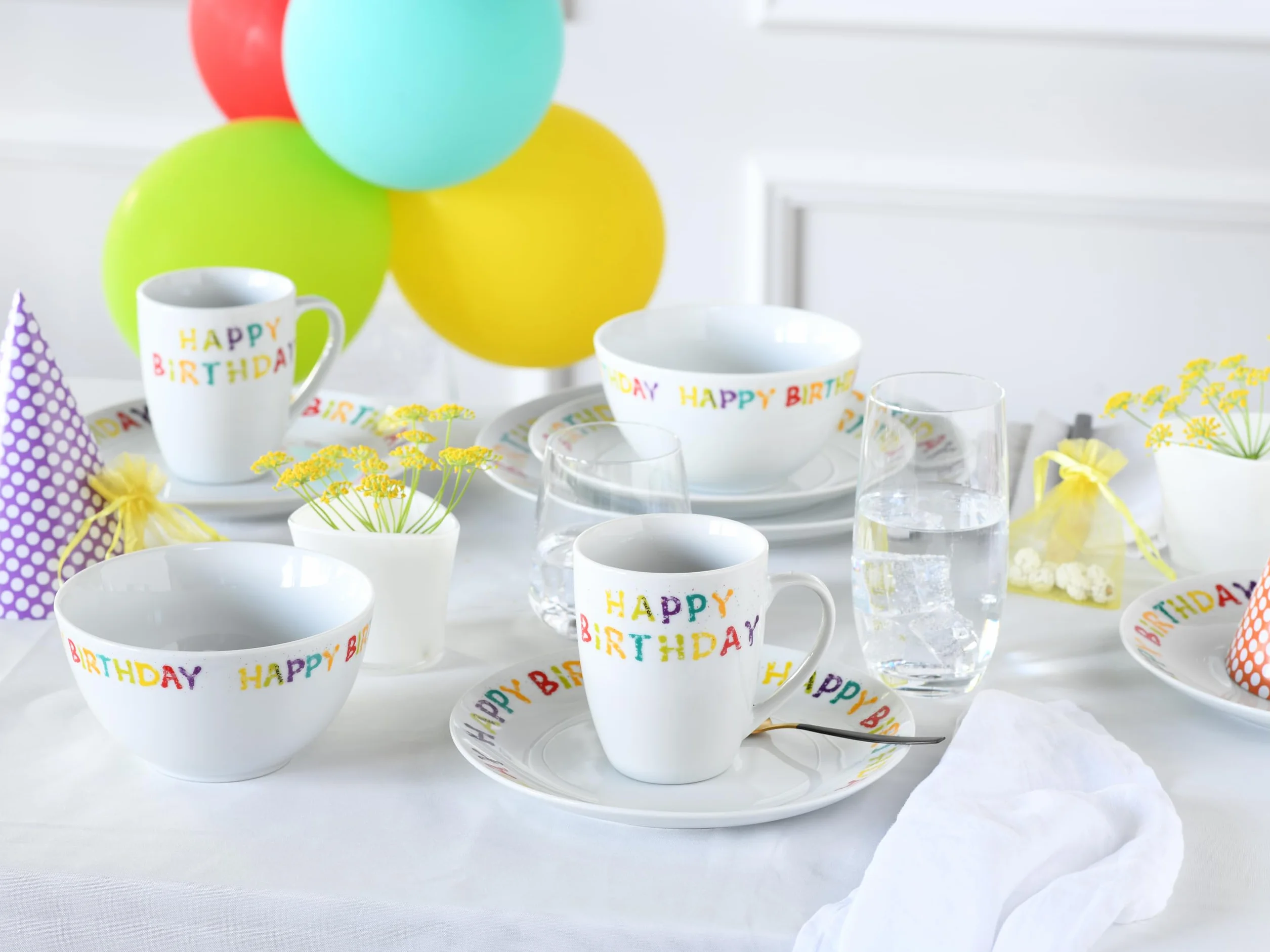 CreaTable, 24168, seria Happy Birthday, 10-częściowy zestaw naczyń dla 2 osób, porcelanowy serwis łączony, nadaje się do mycia w zmywarce i używania w kuchence mikrofalowej, wysokiej jakości produkcja