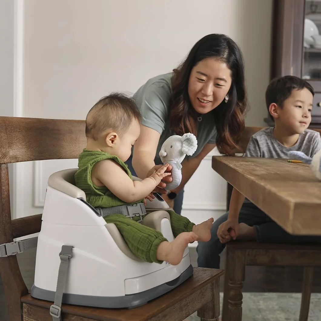 Ingenuity Baby Base 2 w 1, fotelik dziecięcy w kolorze kaszmirowym, fotel podwyższający, siedzisko do jadalni i karmienia dla małych dzieci, łatwe do czyszczenia, ze zdejmowaną i samoskładującą się tacą, dla dzieci od 6 miesięcy