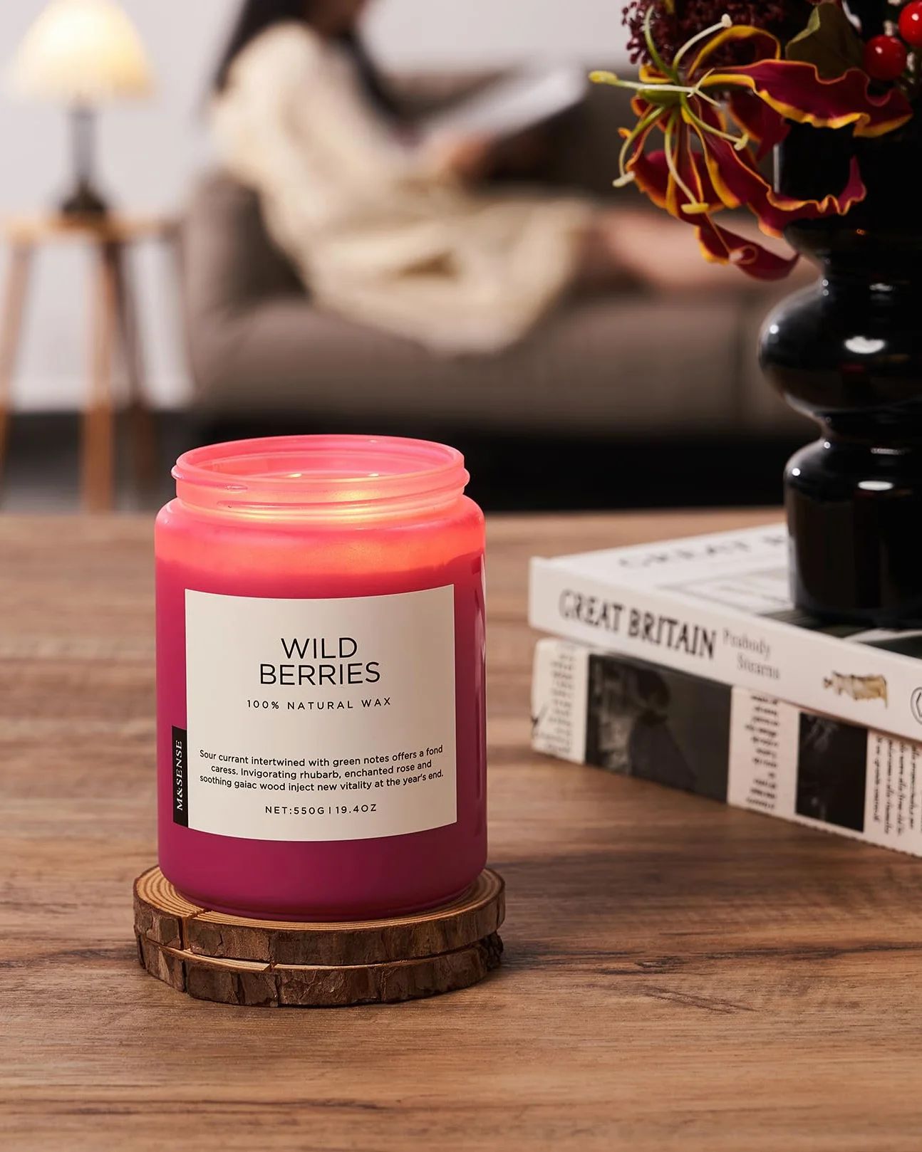 Świeca zapachowa M&SENSE Wild Berry 550 g, naturalny nietoksyczny wosk sojowy, czas palenia 110 godzin