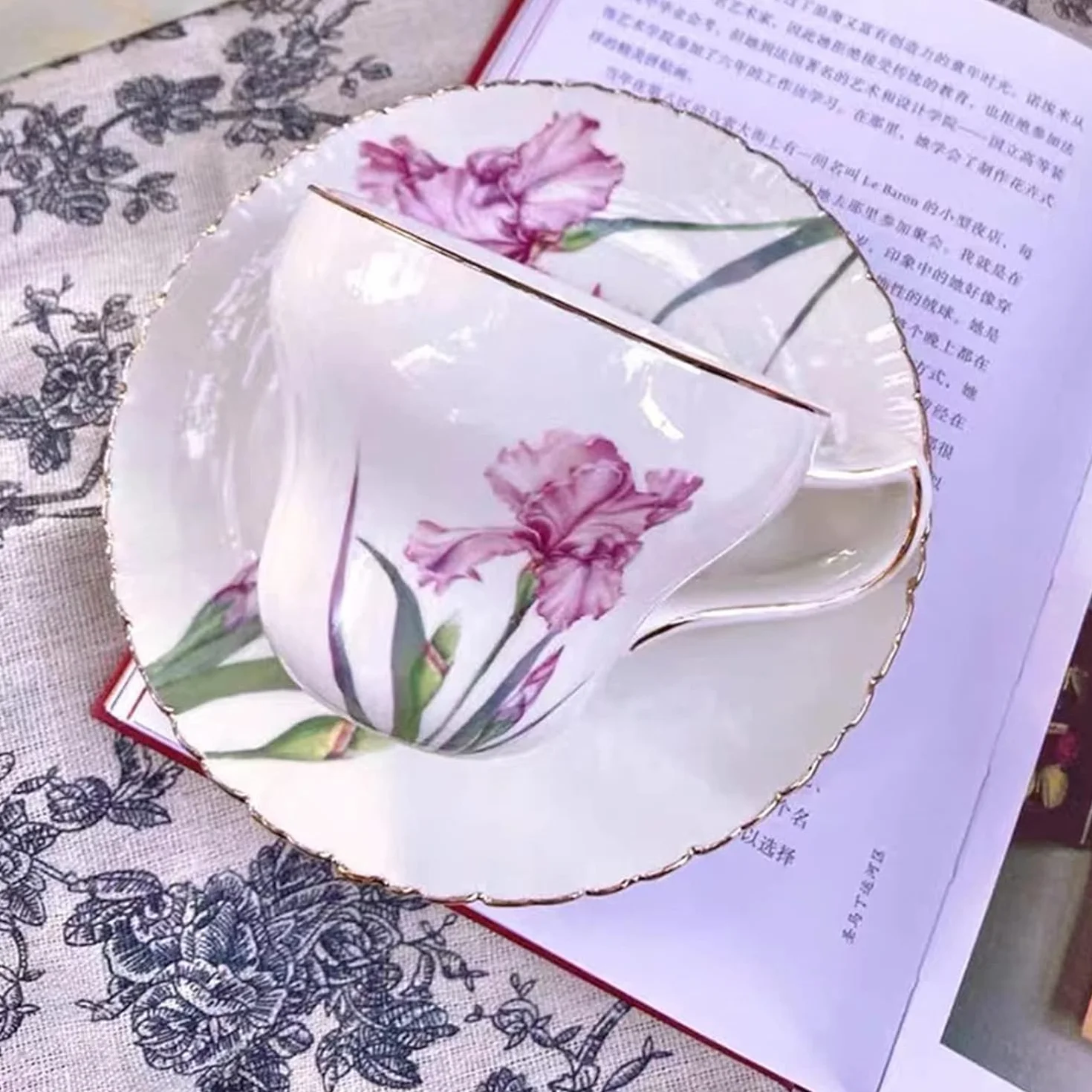 porcelanowa filiżanka i spodek, filiżanka do kawy, Ceramiczny kubek do kawy i spodek z wzorem Iris, porcelanowy zestaw do herbaty dla kobiet, filiżanki do latte