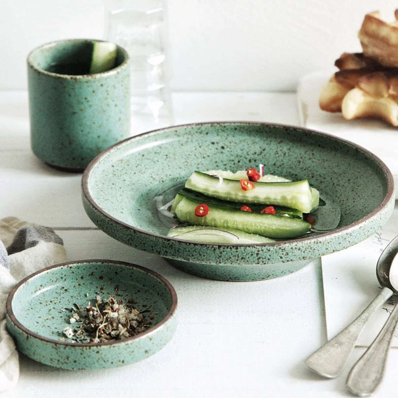 Miska do serwowania sałatek Zielona Retro ręcznie robiona płyta ceramiczna pojedyncza domowa restauracja filiżanka do herbaty okrągły talerz do steków ryż miska do sałatek miska deserowa Miska Sałatko