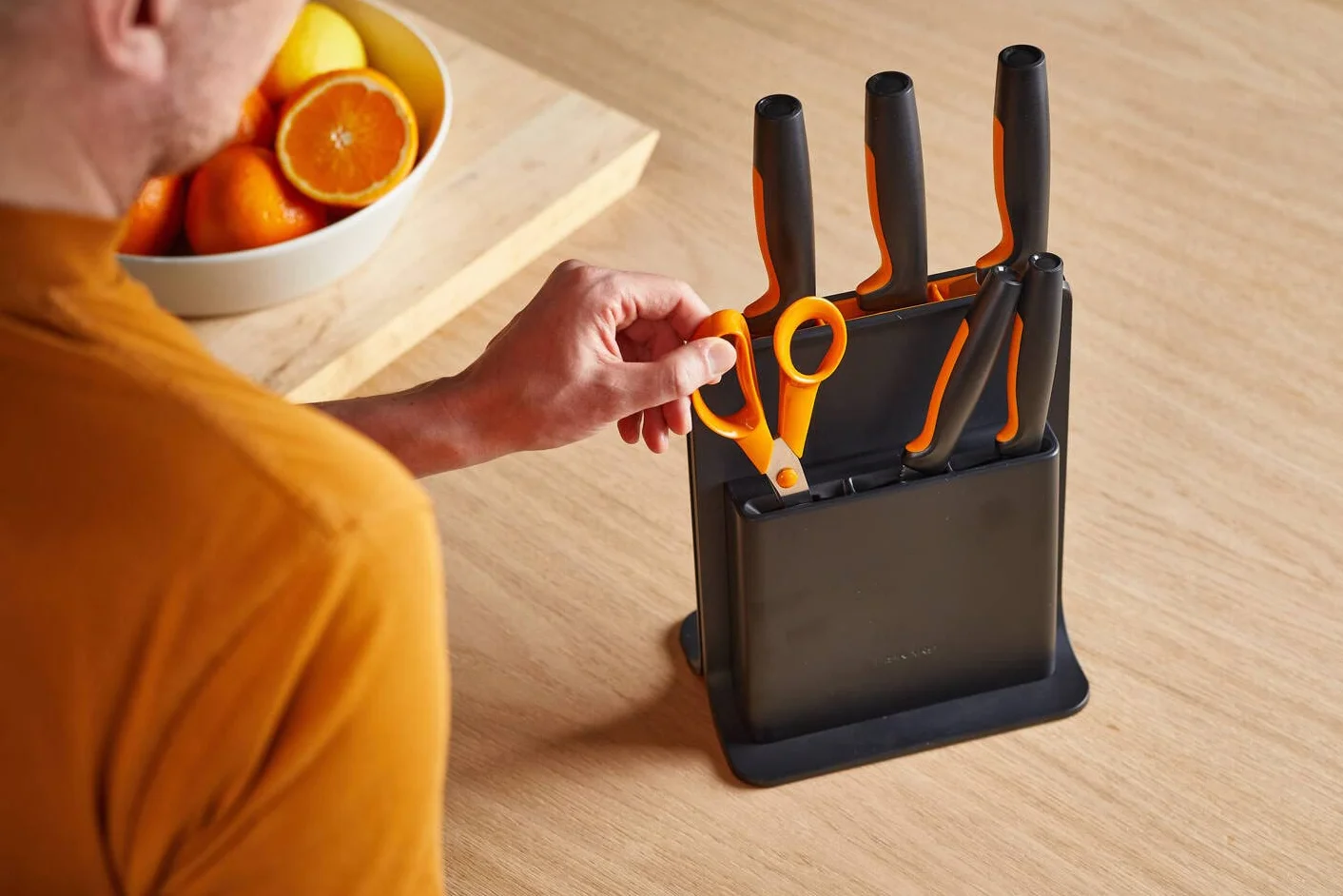 Fiskars Blok 5 noży,Functional Form,nóż do warzyw i Santoku, nóż do chleba,Czarny,1057554