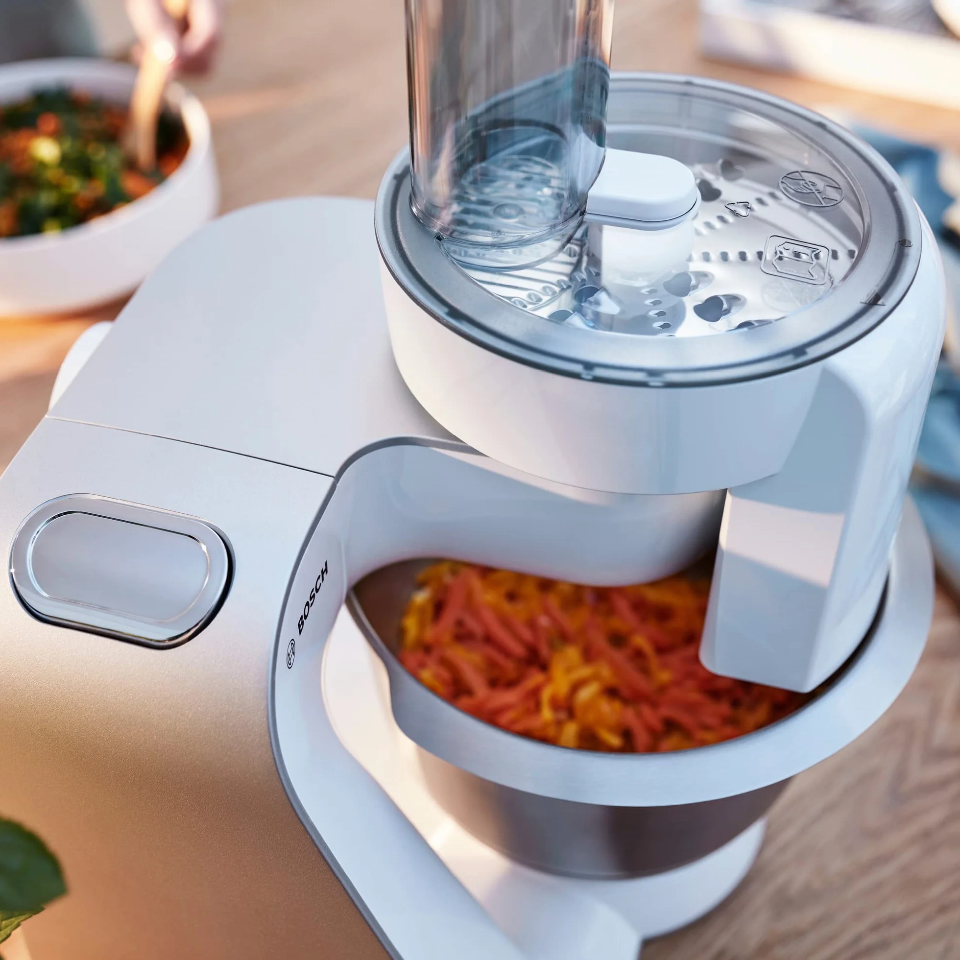 Bosch Robot kuchenny Serie 4 MUM58W20, 1000 W, misa stalowa 3,9 l, wielofunkcyjny zestaw akcesoriów