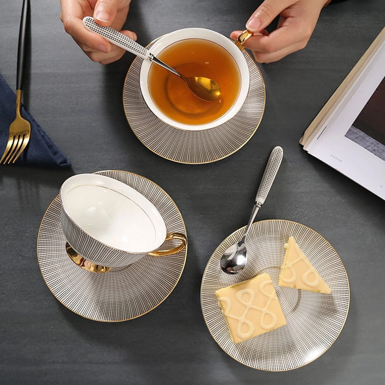 Ceramiczny zestaw kubków do kawy ze spodkiem i łyżeczką na popołudniową herbatę i wesela, eleganckie kubki do użytku domowego i biurowego