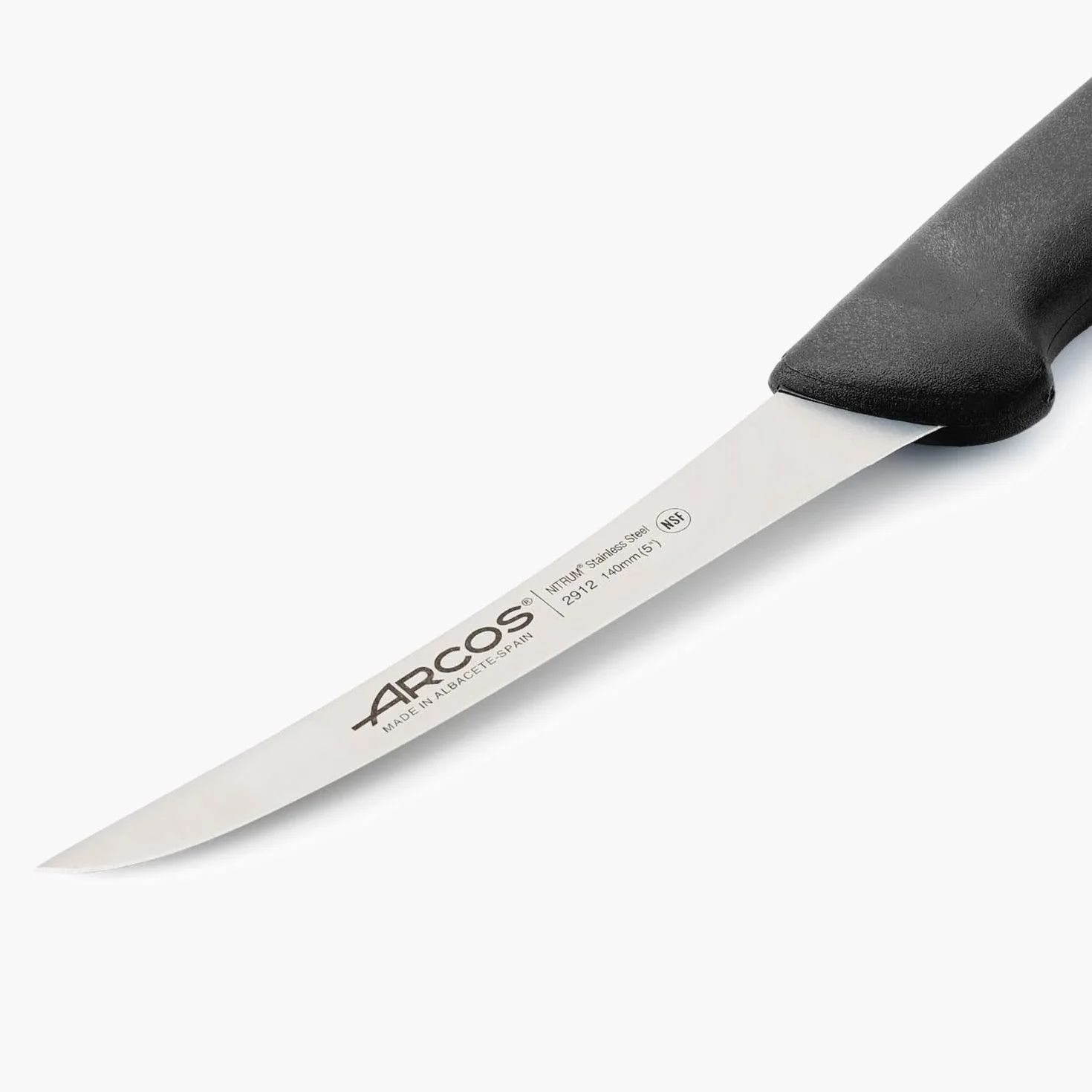 Arcos Seria 2900, półelastyczny zakrzywiony nóż do drylowania, ostrze ze stali nierdzewnej 140 mm nitrom, uchwyt z polipropylenu w kolorze czarnym
