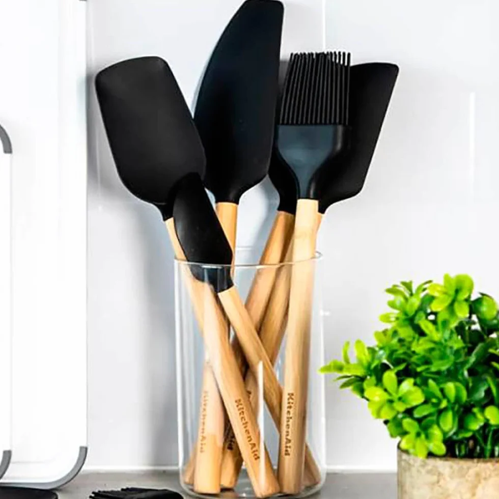 KitchenAid KQG642OHOBE Szczotka do fastrygowania z odporną na wysoką temperaturę i elastyczną silikonową głowicą