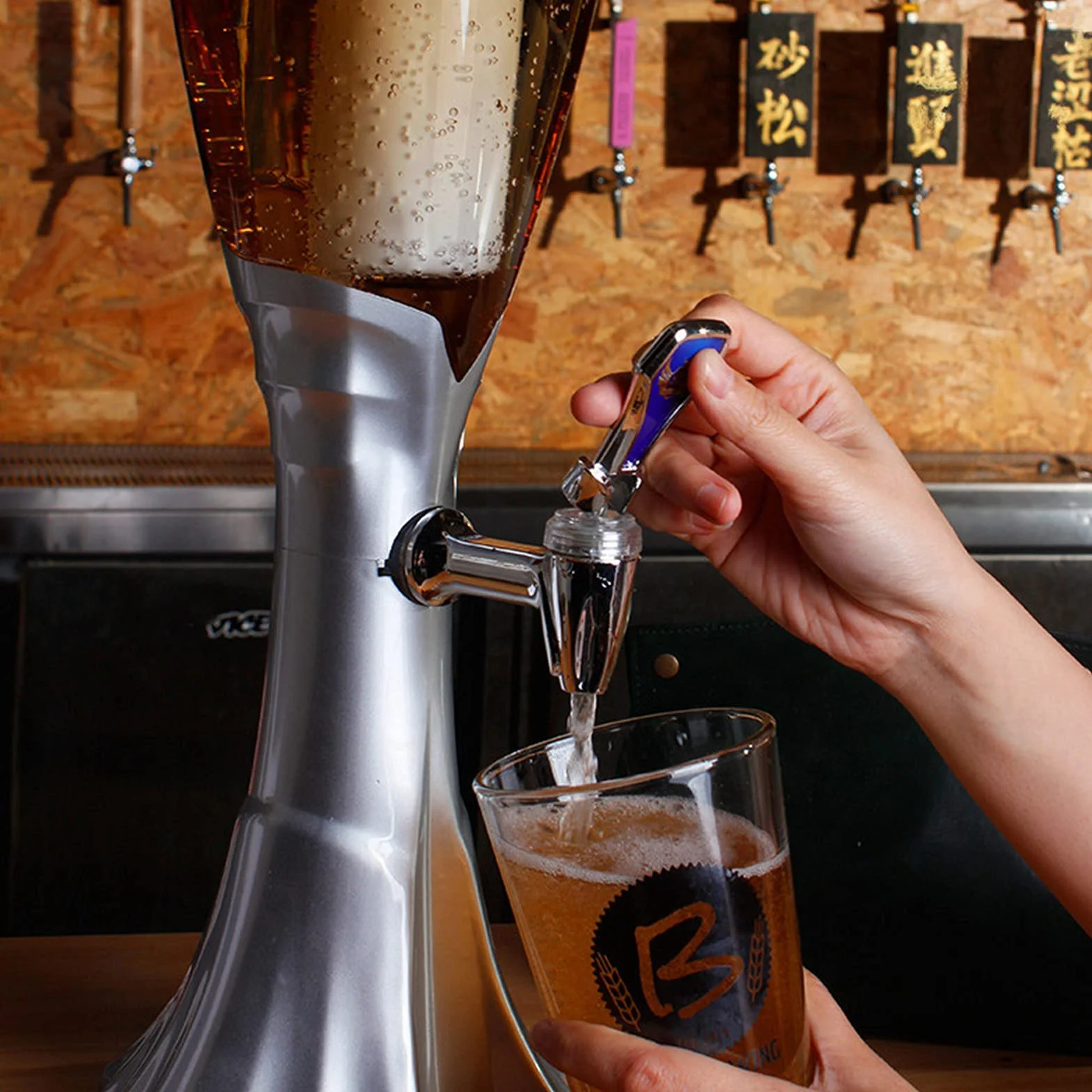 Wieża Piwa, Dozownik napojów Beer Tower Dozownik do napojów i napojów z latarnią Idealny na imprezy i gry, akcesoria do domowego baru,2,3.0L