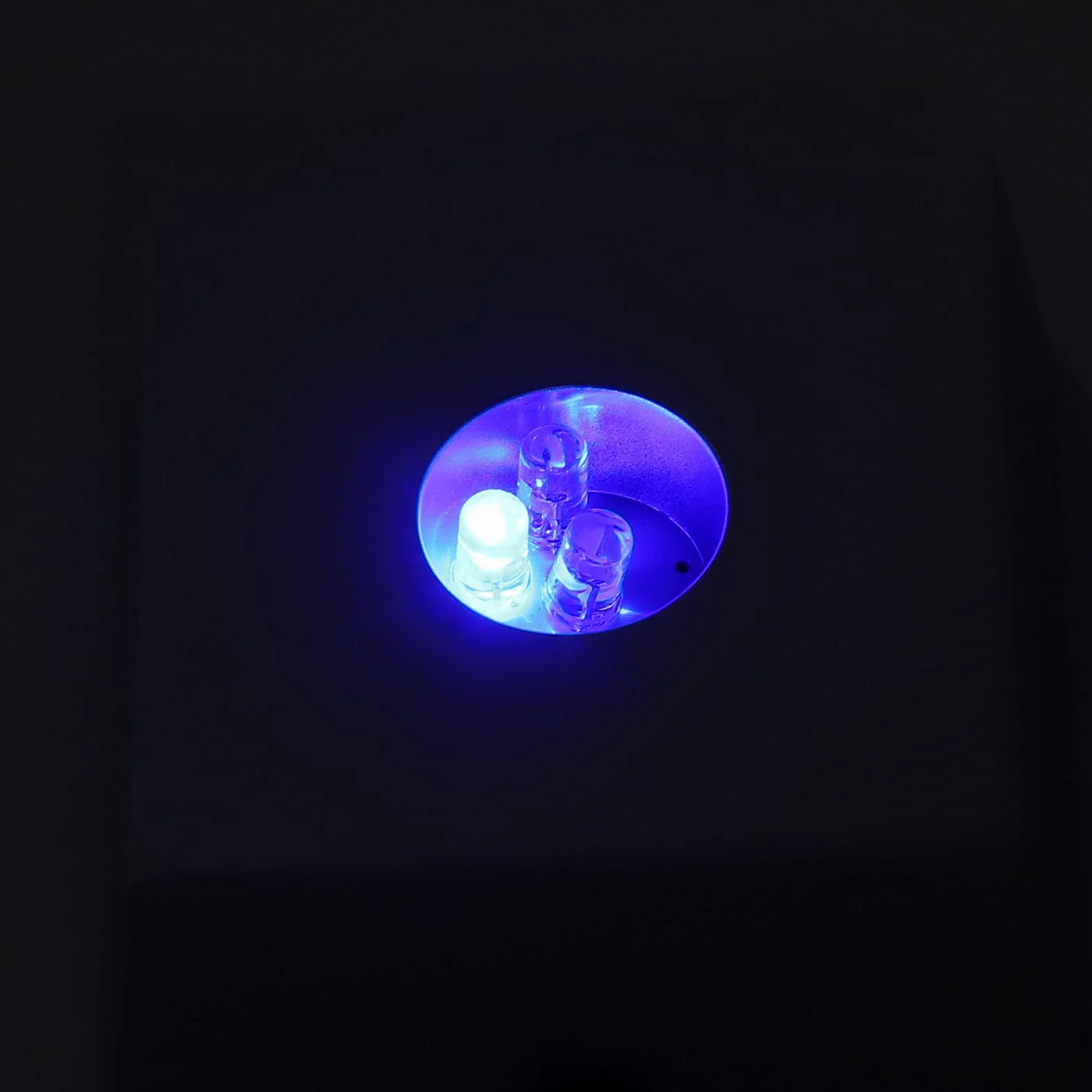 HEEPDD Stojak z Oświetleniem LED, Kolorowa Kryształowa Podstawa LED do Sztuki Szklanej i Biżuterii, Mały Plastikowy cokół, Idealny do Wystroju Domu i Przedmiotów Kolekcjonerskich