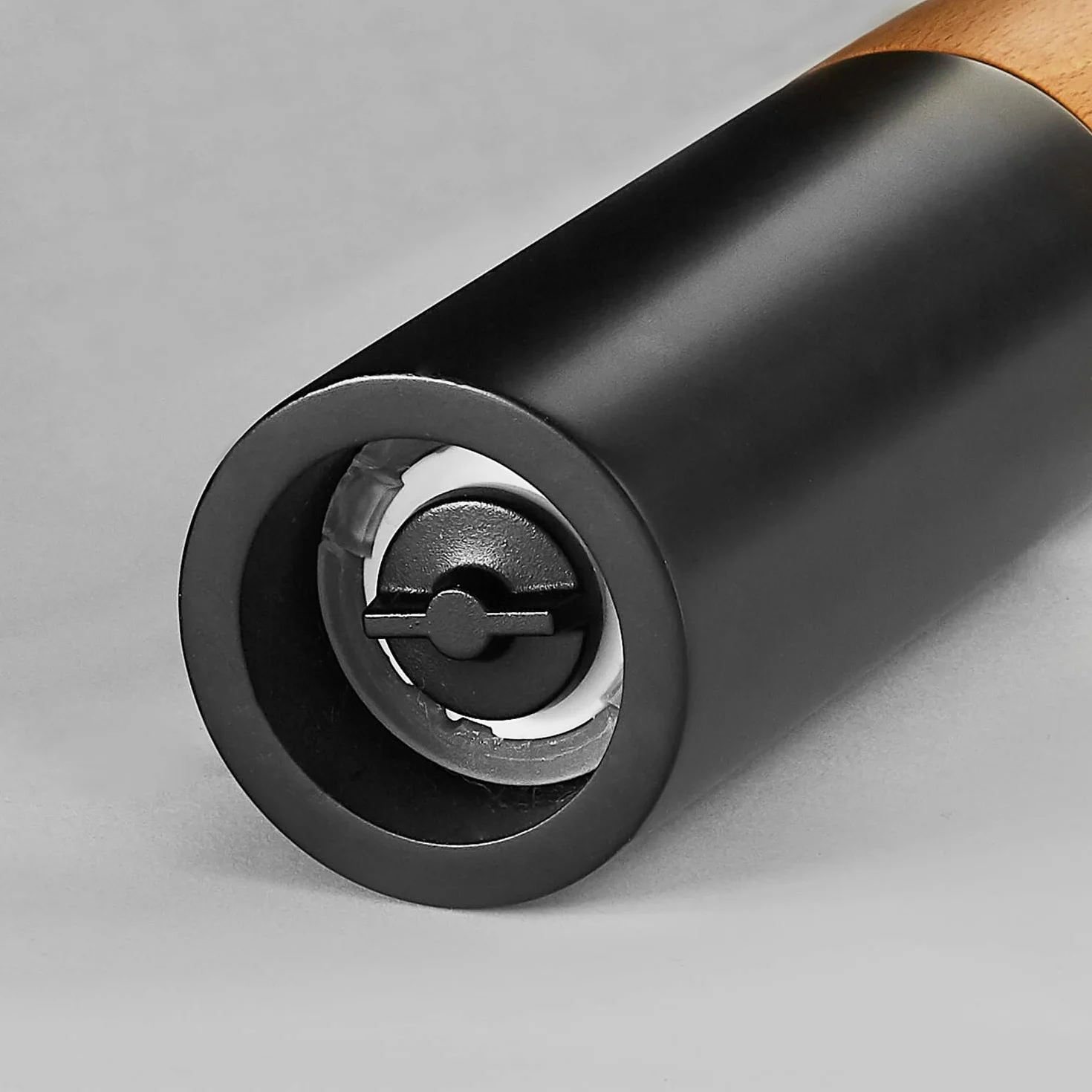 2-częściowy zestaw młynków do soli i pieprzu, młynek do przypraw z drewna brzozowego w stylu Scandi, regulowany ceramiczny mechanizm mielący, młynek bez napełnienia i do ponownego napełnienia – czarny