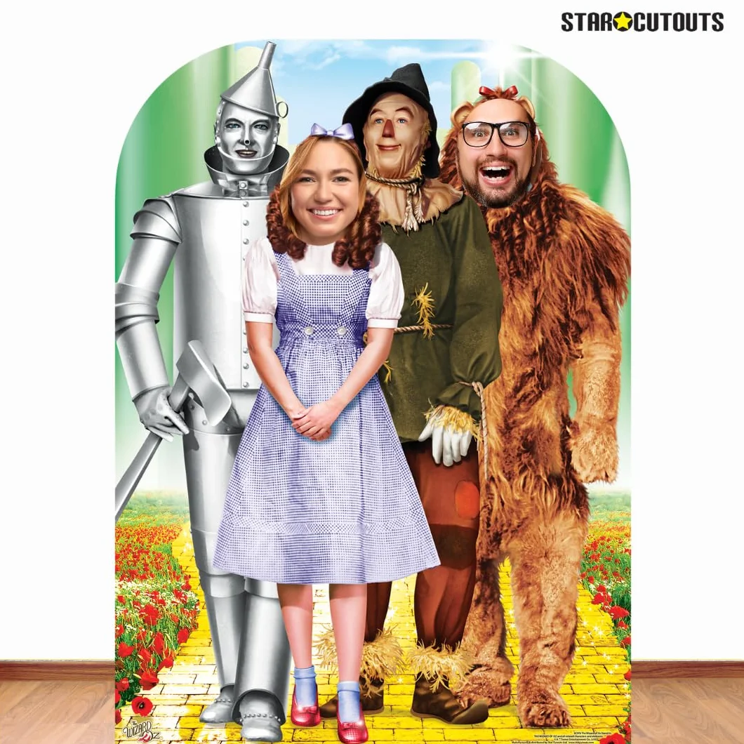 Star Cutouts Ltd Wizard of OZ Stand -in szmaragdowe miasto Life rozmiar karton wycięty z mini blatem, wielokolorowy, 130 x 95 x 130 cm