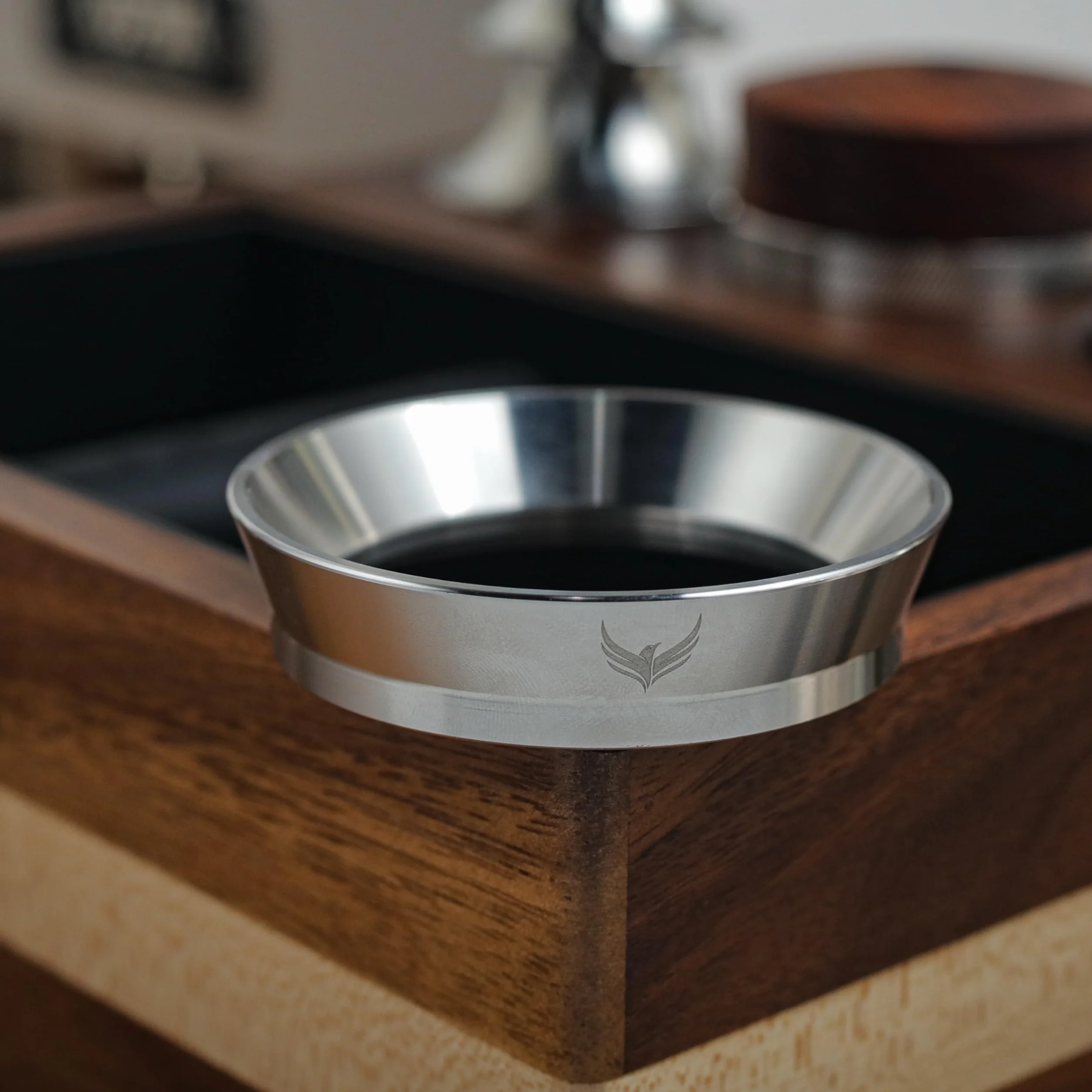 Zestaw 54 mm lejek dozujący do espresso i krążek, magnetyczny pierścień dozujący do kawy i filtr do portafiltrów, kompatybilny z koszem portafiltrowym Breville 54 mm, akcesoria do ekspresów do