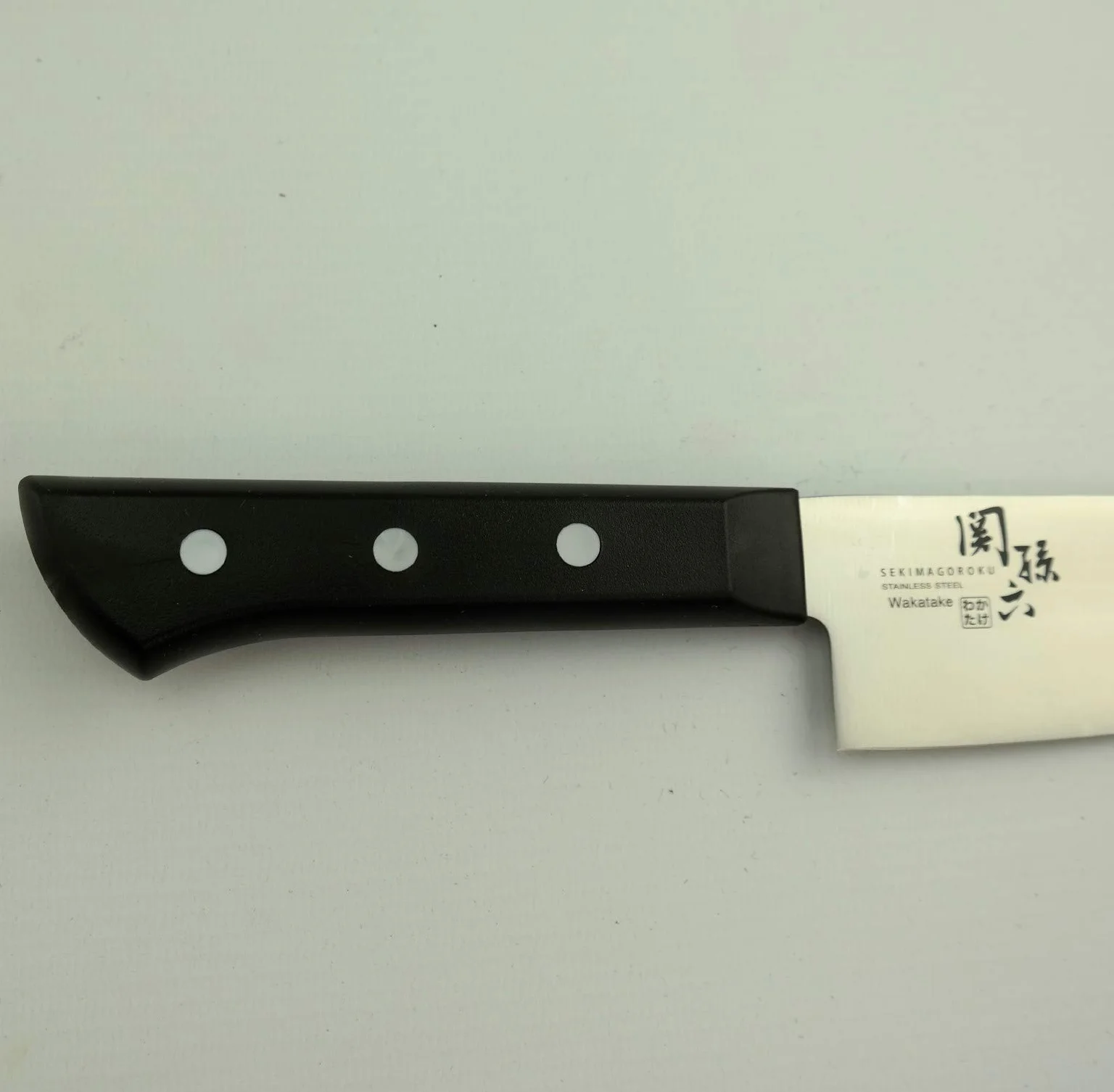Kai Seki Magoroku Wakatake Santoku, ostry japoński nóż uniwersalny, ostrze: 14,5 cm, idealny do mięsa, ryb i warzyw