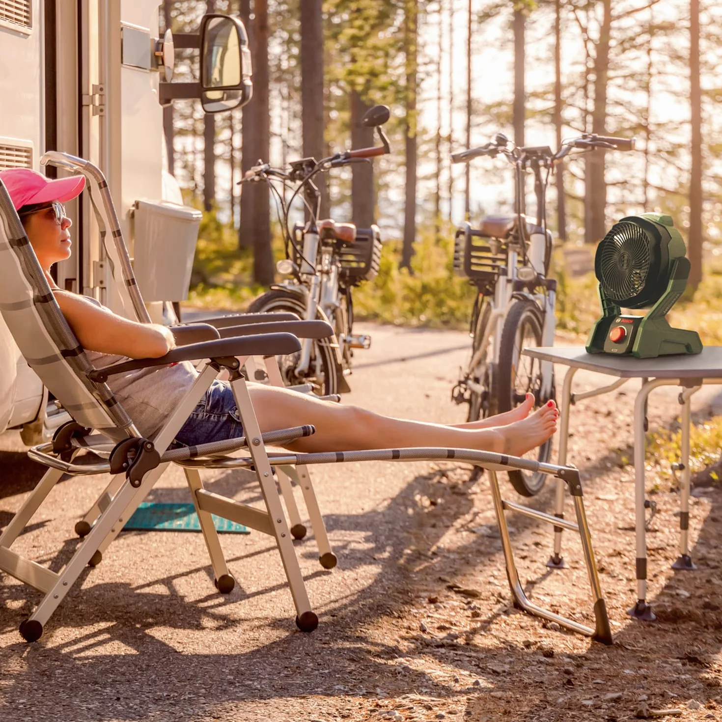 Bosch Home and Garden Przenośny wentylator akumulatorowy UniversalFan 18V-1000 (1 akumulator 2,0 Ah, system 18V, zastosowania: majsterkowanie, kemping i wiele innych, przepływ powietrza: 1 000 m³/h)