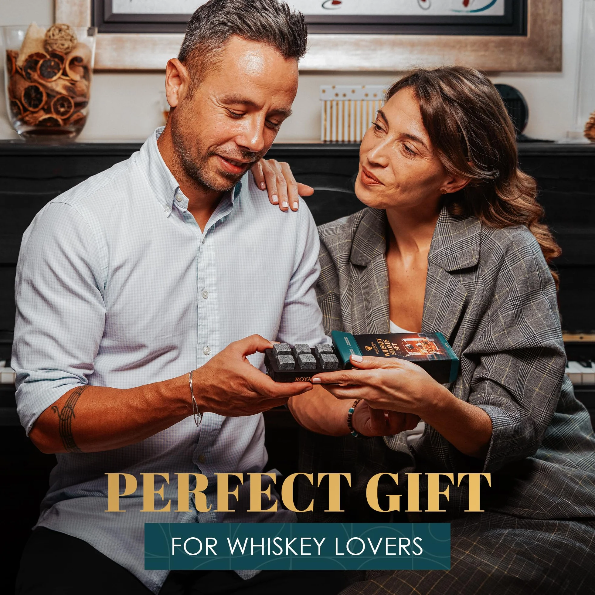Prezenty do whisky dla mężczyzn – zestaw kamieni do whisky wielokrotnego użytku w czarnej drewnianej tacy – kostki lodu burbon, kamienie chłodzące, prezenty na emeryturę dla mężczyzn, męża,