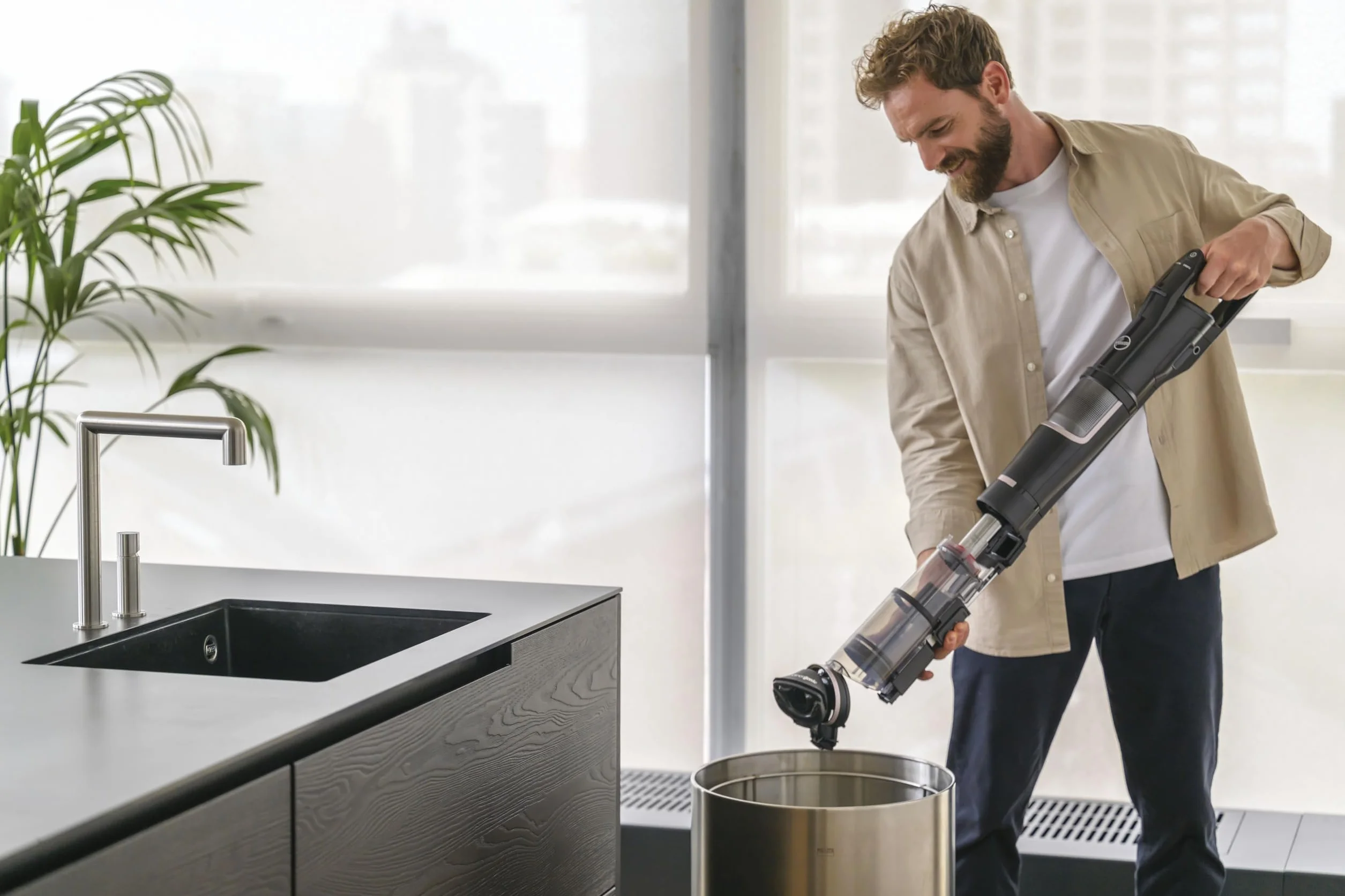 HOOVER HFX odkurzacz akumulatorowy bezprzewodowy z dyszą do sierści zwierzęcej LED CORNER GENIE™ ANTI-TWIST