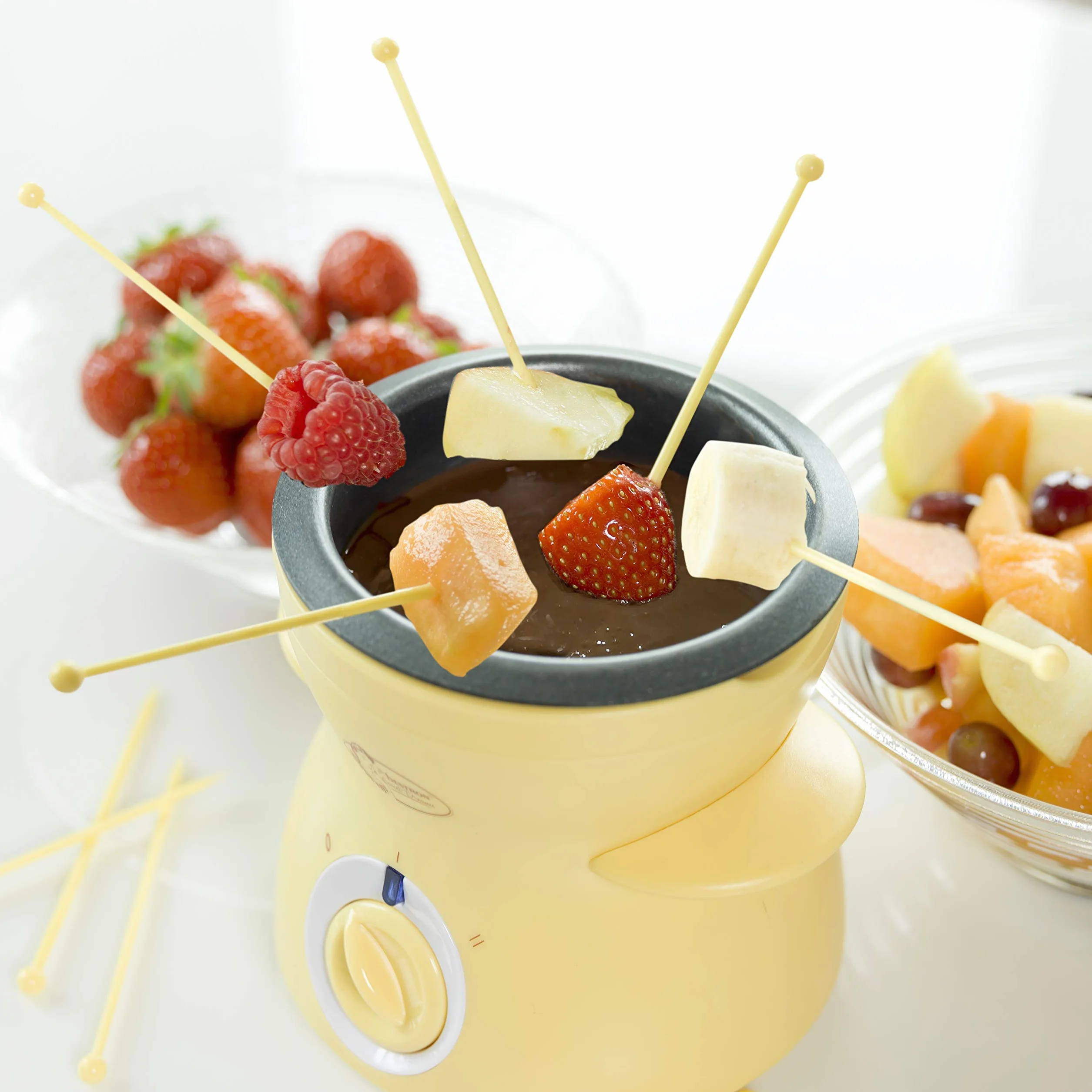 Bestron Czekoladowe fondue dla 2 osób, mini zestaw do fondue czekoladowego, w zestawie 10 szpikulców, 10 widelców i 1 szpatułka, 25 W, żółty