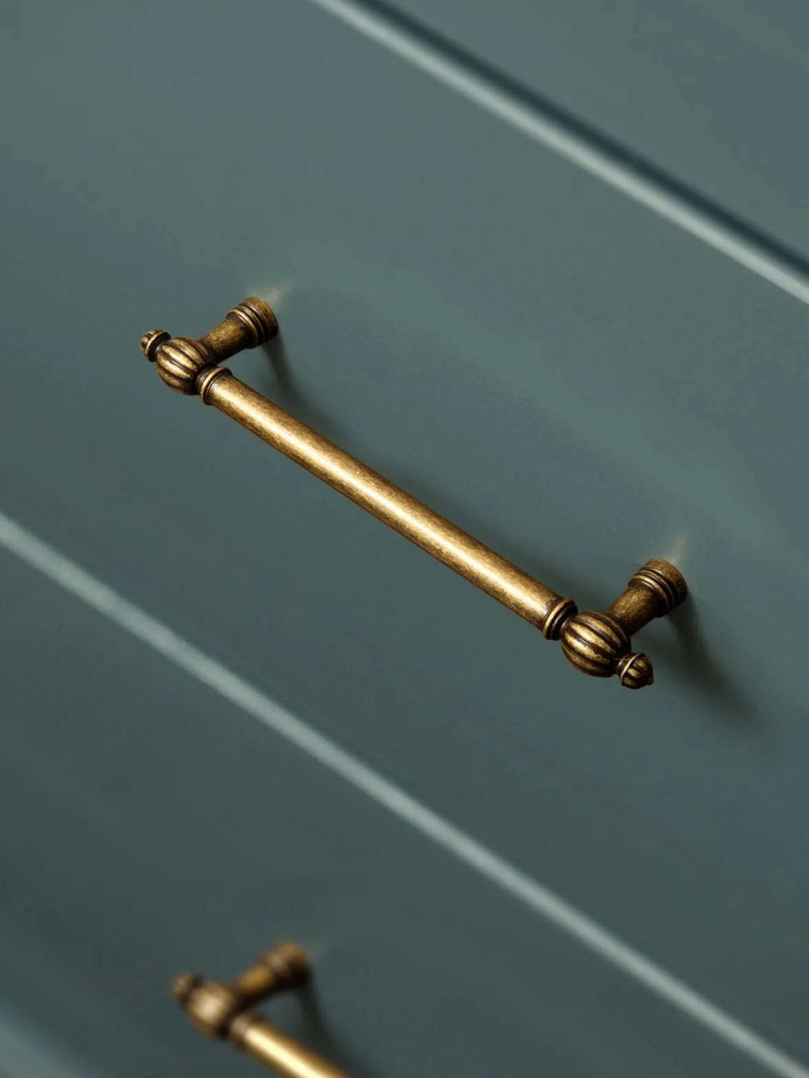 Uchwyty meblowe ze stopu cynku z antycznego mosiądzu - Klasyczne uchwyty do szuflad w stylu vintage 128 mm do szafki kuchennej, łazienki, komody (5, antyczny mosiądz, centra otworów 128 mm)
