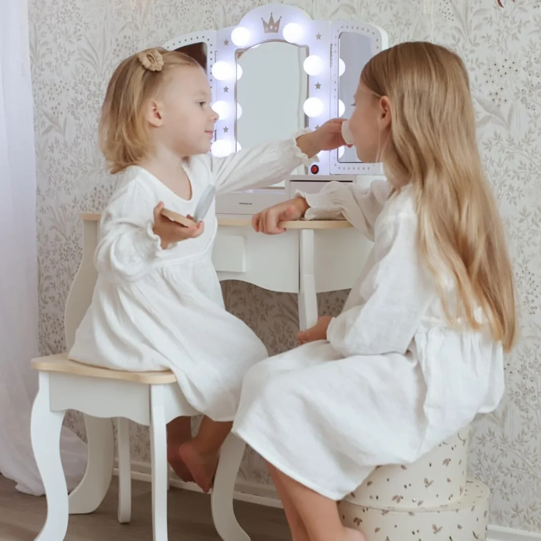Mamabrum Drewniana Toaletka dla Dzieci 3+, XXL z Taboretem i Oświetleniem LED, 3-Skrzydłowe Lustro, Duża Szuflada, Akcesoria, Odgrywanie Ról Make-up, Solidna Konstrukcja, Zamieniana w Biurko