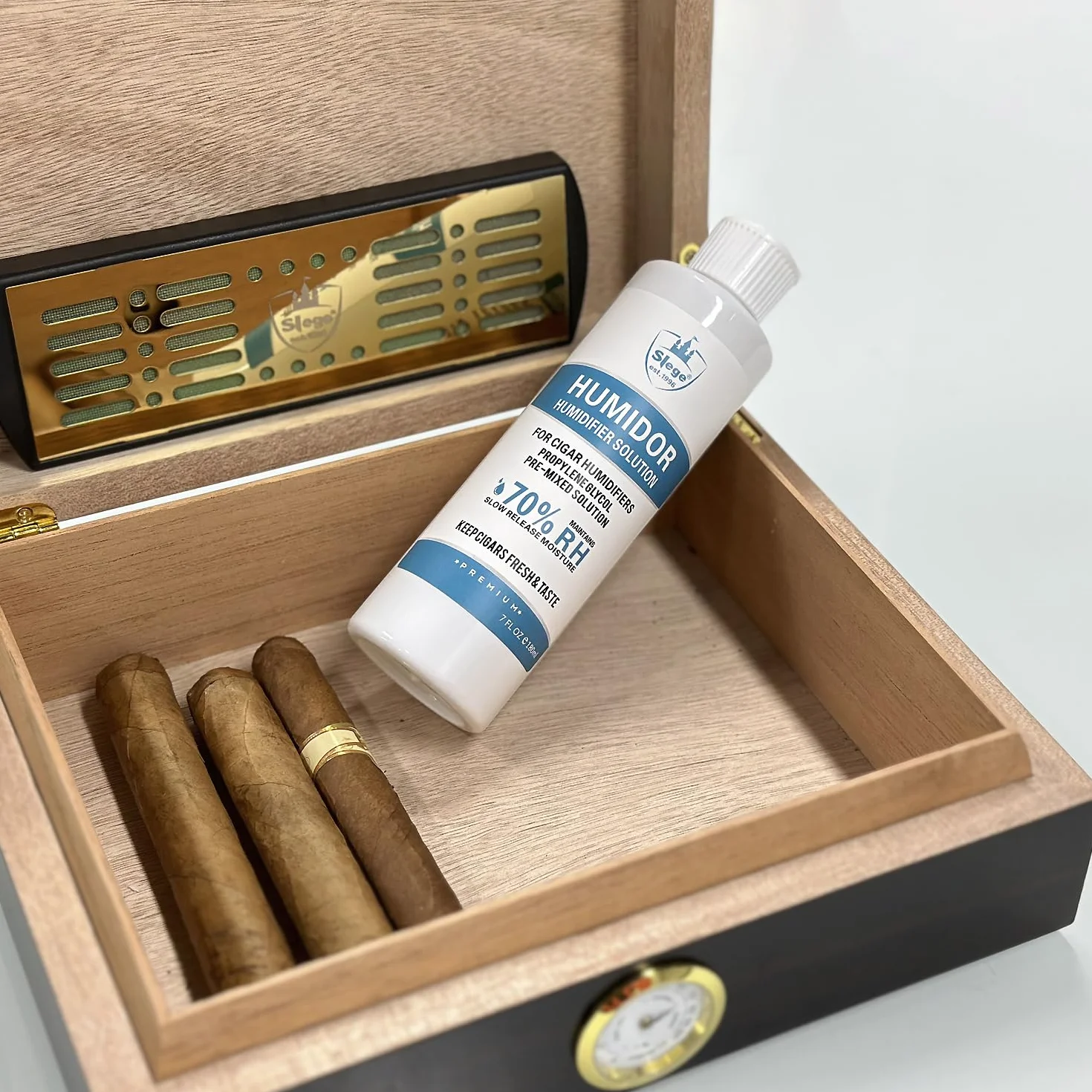 Slege Zestaw nawilżacza i roztworu humidorowego, w zestawie nawilżacz powietrza, płyn humidor (L)