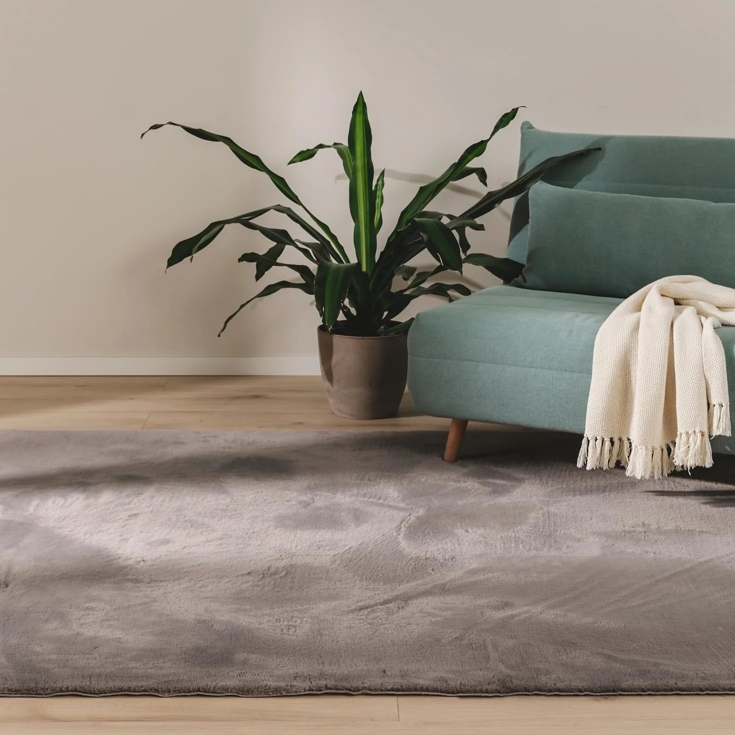 benuta Basic Syntetyczny Dywan salon Furry - Szary 80x150 cm - Miękki salon - Antypoślizgowy spód - Pranie - Ogrzewanie podłogowe