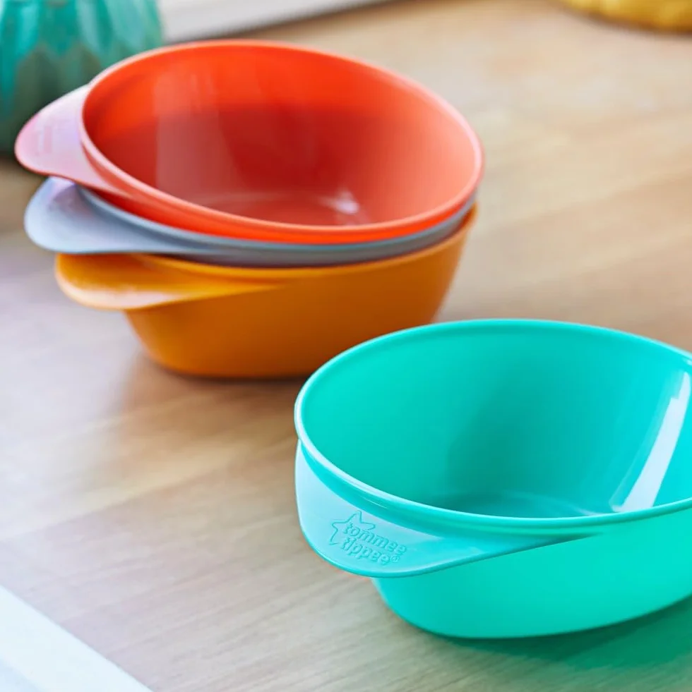 Tommee Tippee Easi Scoop Baby Feeding Bowls with Triangular Base and Ergonomic Handle, Stackable, Pack of 4
