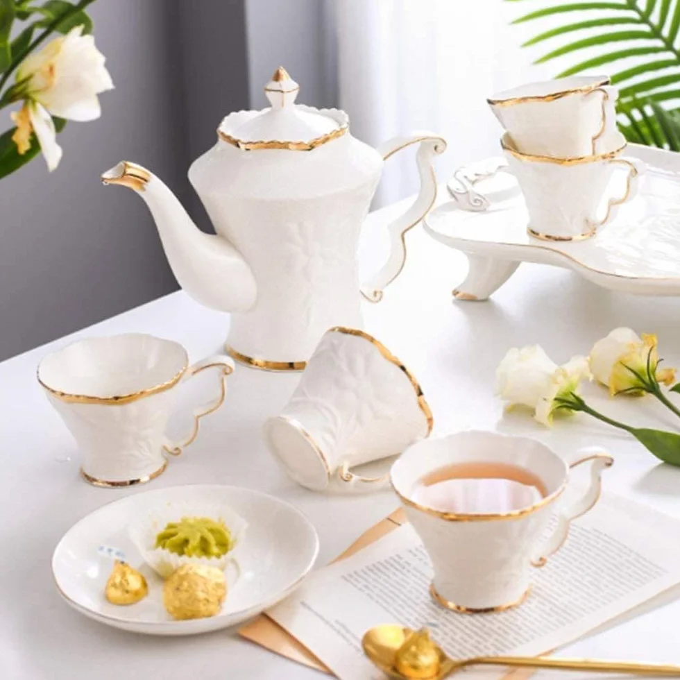 Zestaw Do Herbaty 8 Sztuk Ceramiczny Zestaw Do Herbaty Kubki I Taca Do Kawy Złote Wykończenia Styl Europejski Popołudniowa Herbata Drinkware Zestaw Do Kawy Serwis Do Kawy I Herbaty Zestaw Do Czajnicze