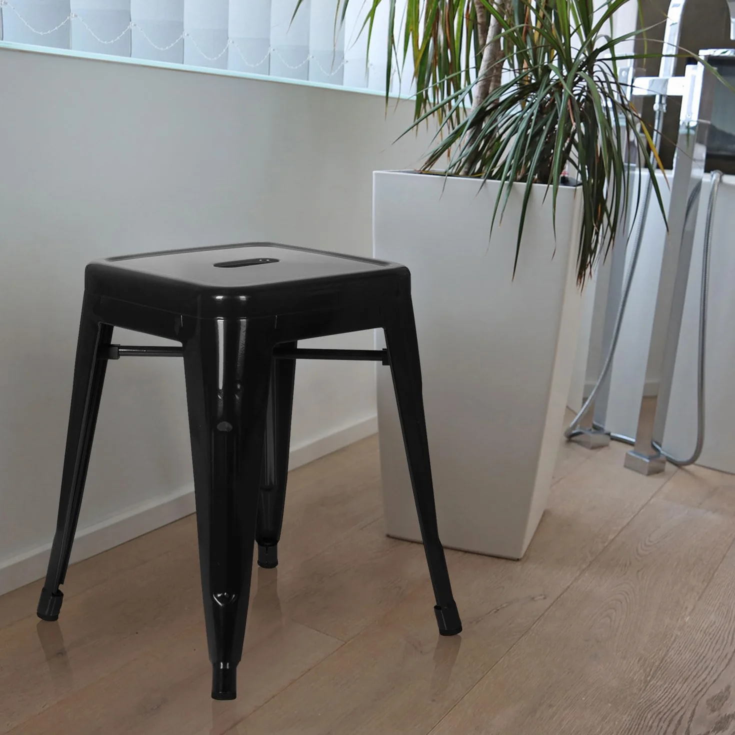 hjh OFFICE 645000 metalowy taboret VANTAGGIO czarny taboret do siedzenia w stylu industrialnym, można układać w stos, niski