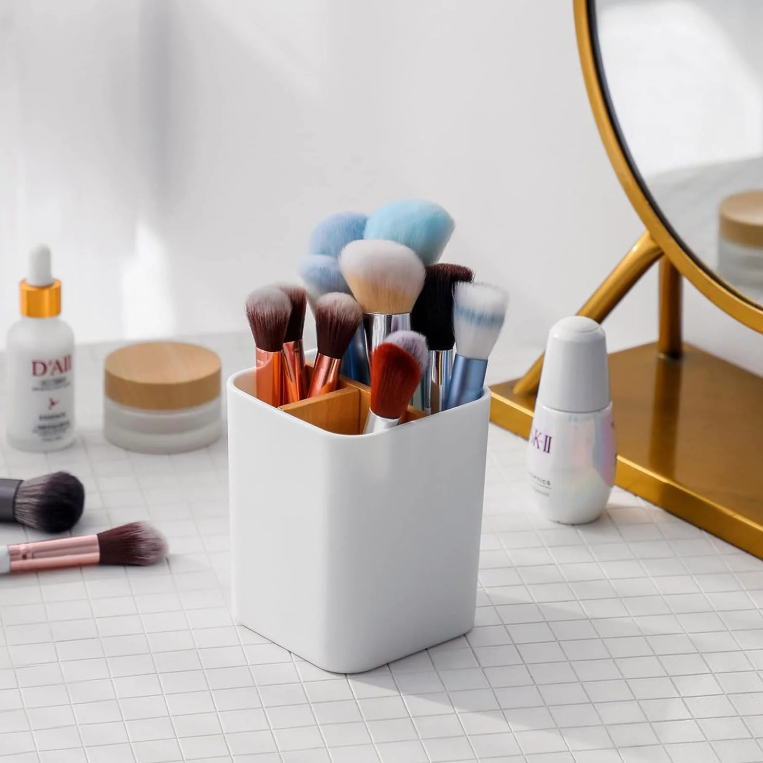 MOGADEE® Uchwyt na szczoteczki do zębów, Toothbrush Holder, kubek na szczoteczki do zębów z tworzywa sztucznego, 2 przegródki na szczoteczki do zębów + 1 pojemnik do przechowywania, na elektryczne