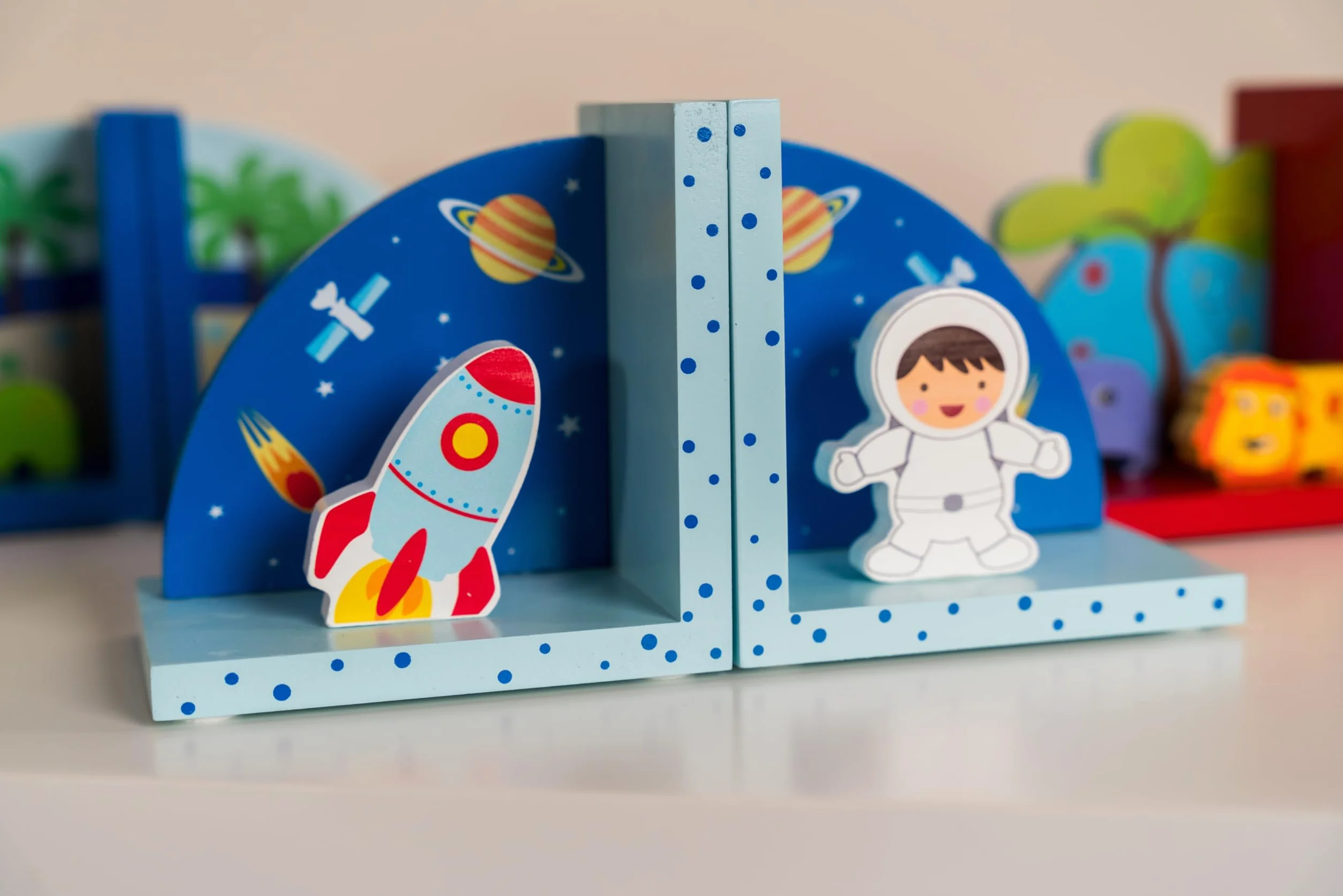 Mousehouse Gifts 3D Rocket Space tematyczne drewniane podpórki dla dzieci dla chłopców lub dziewcząt do pokoju dziecięcego lub sypialni