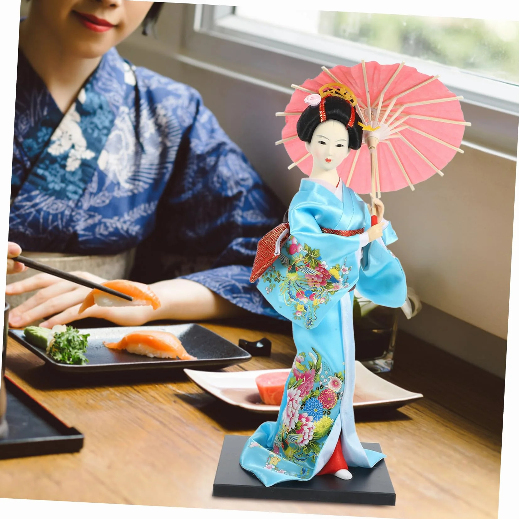 Garneck japońska lalka gejsza figurka kimono tradycyjna dekoracja kolekcjonerska azjatyckie rzemiosło