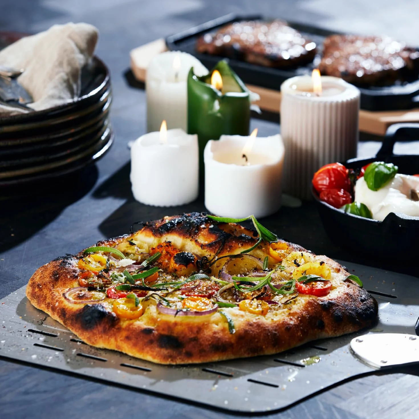 Cozze® lekka perforowana łopatka do pizzy 76 cm – 35x40 cm – aluminiowe ostrze 1,5 mm – uchwyt softgrip (stal nierdzewna/tworzywo) – mniej przypalonej mąki – skórzana pętelka – certyfikat LFGB
