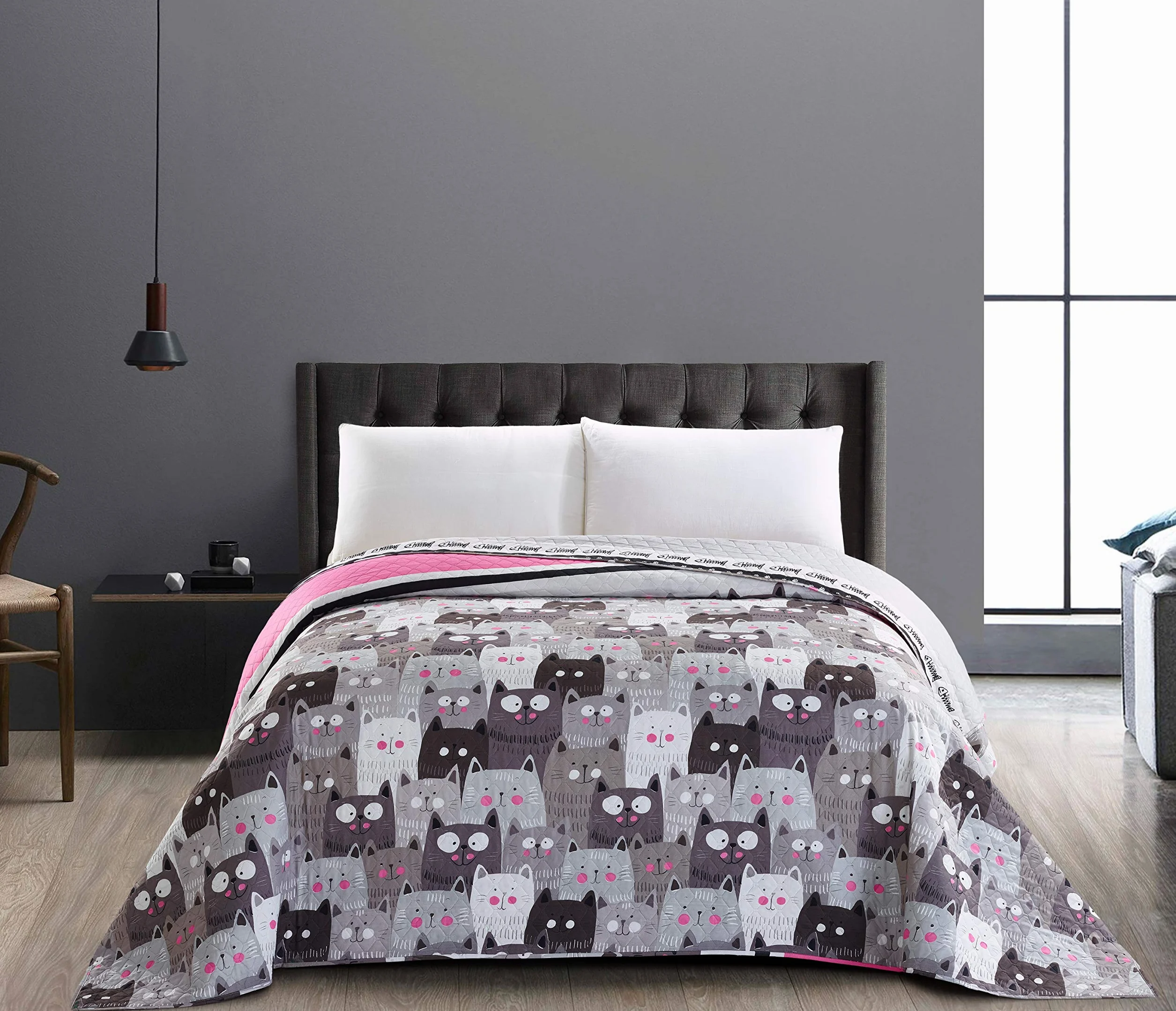DecoKing 32343 Dwustronna pikowana narzuta na łóżko 200x220 cm z mikrofibry łatwa w pielęgnacji beżowy brązowy kakaobrązowy brązowy szary antracyt grafit czarny biały różowy koty Cats' Invasion