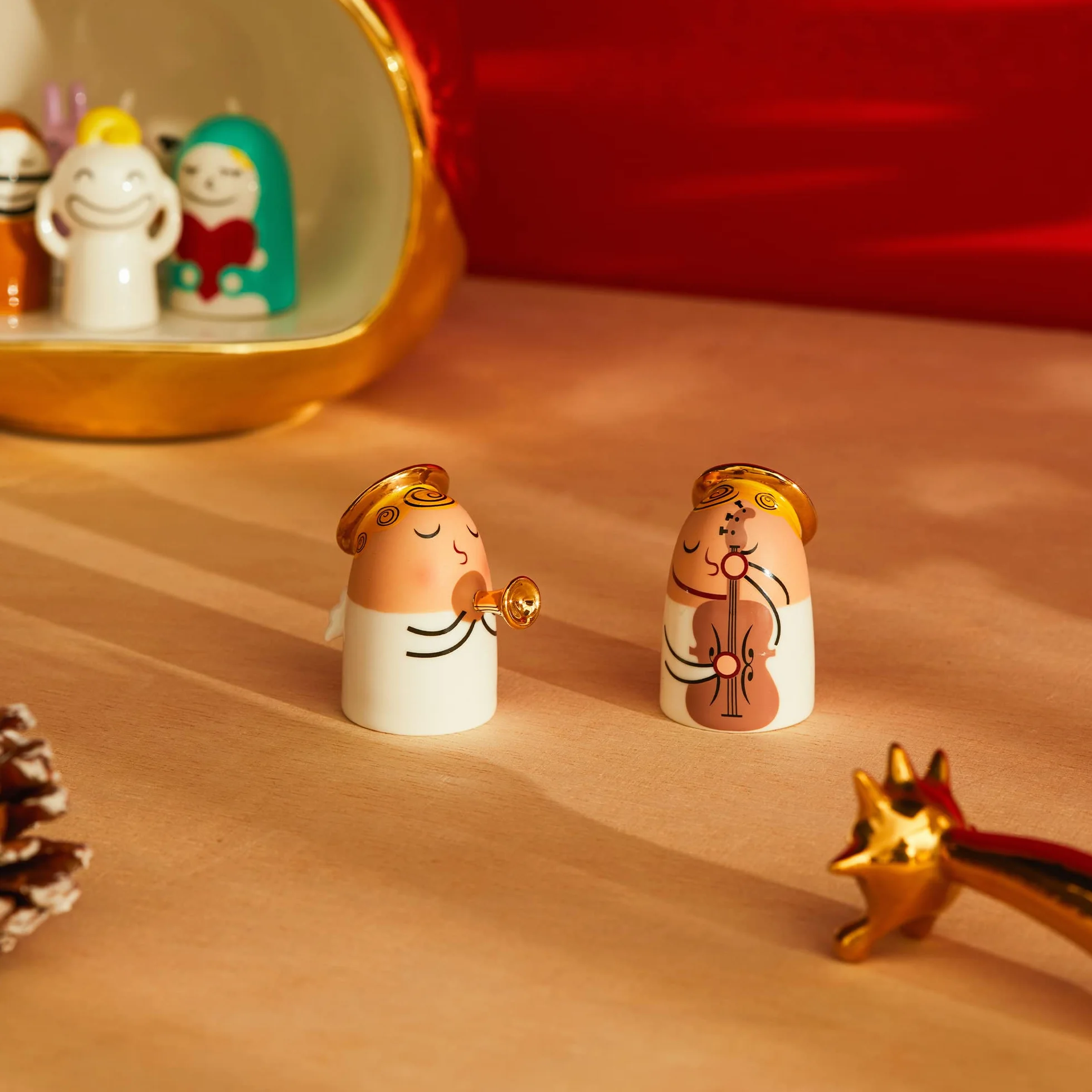 Alessi Zestaw "Angels Band" składa się z dwóch figurek, porcelany, ręcznie dekorowany