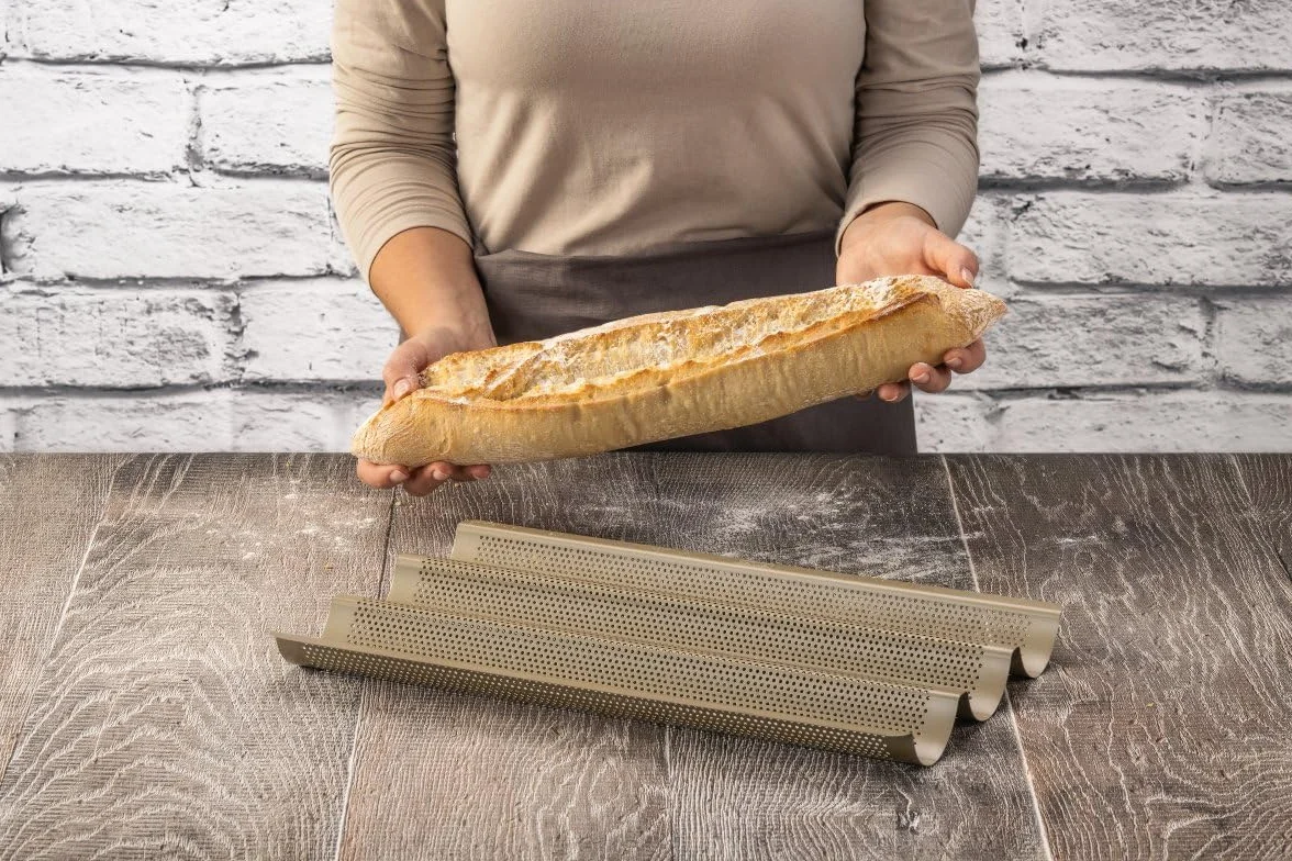 Zenker Blacha do bagietek, perforowana forma do pieczenia chrupiących bagietek, powłoka zapobiegająca przywieraniu, odporna na temperaturę do +230°C, 38,5 x 25 x 3 cm