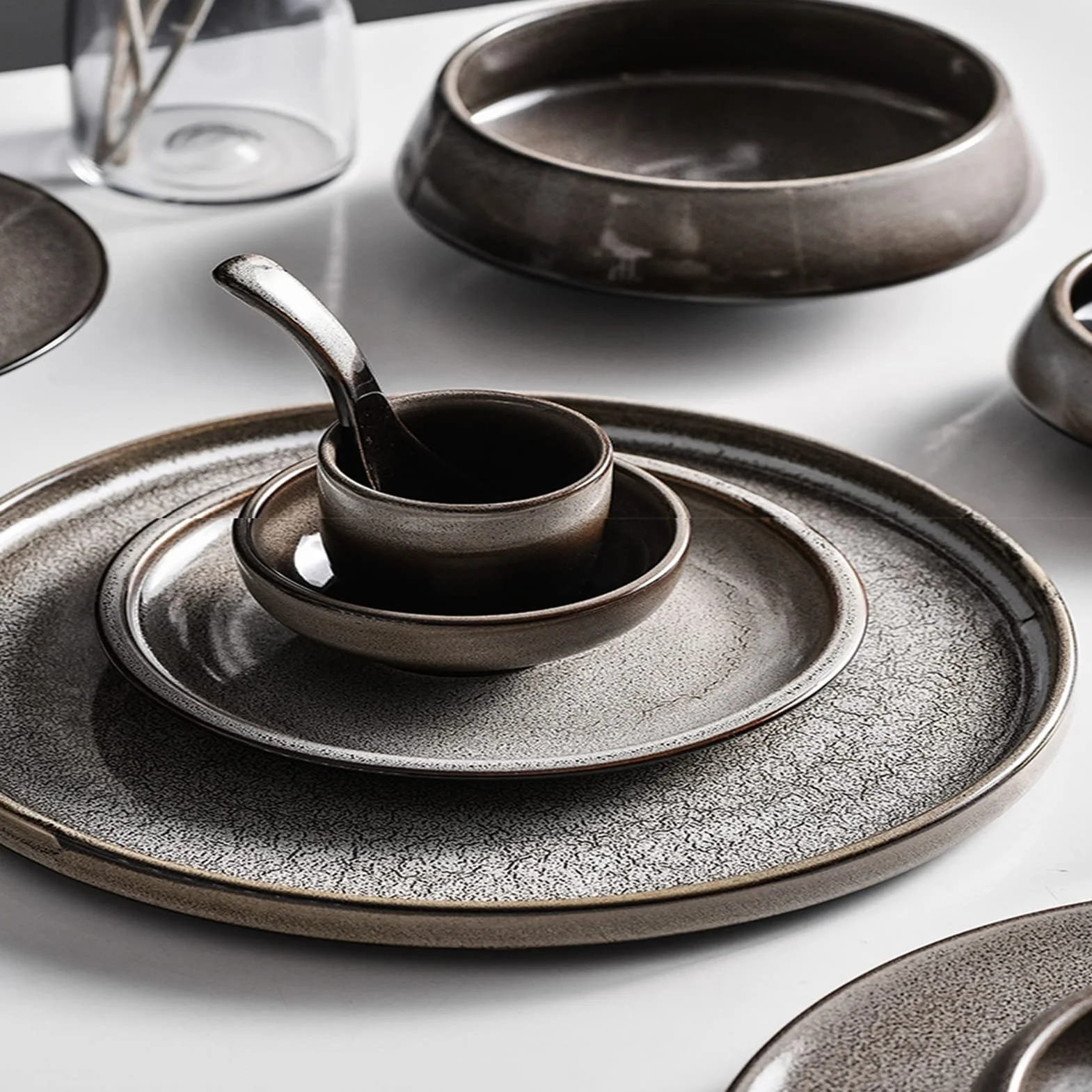 Zestaw obiadowy dla 4 osób, 16-częściowy zestaw naczyń w stylu vintage, zestaw naczyń z porcelany, kompletny zestaw obiadowy z talerzem obiadowym, miskami, kubkami i łyżkami
