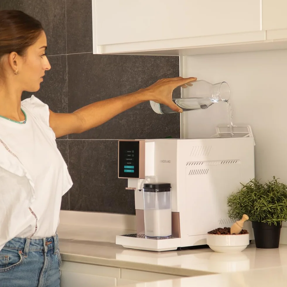Cecotec Cremmaet Compactccino White Rose, Superautomatyczny ekspres do kawy, 19 barów, system Thermoblock, świeżo zmielone ziarno z Plug&Play, Zbiornik 150 g kawy z młynkiem, 1,1 l wody, 400ml mleka