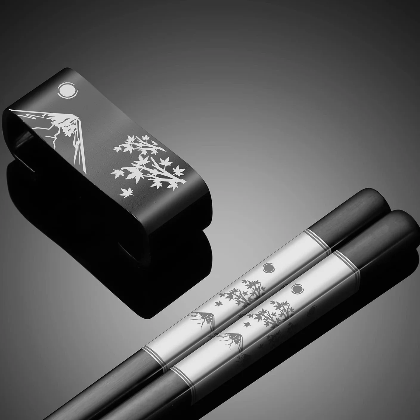 Premium Zestaw pałeczek ze stali nierdzewnej 304 - 2 pary z powłoką tytanową w japońskim stylu z grawerowanym laserowo wzorem, nadają się do mycia w zmywarce, antypoślizgowy uchwyt, eleganckie